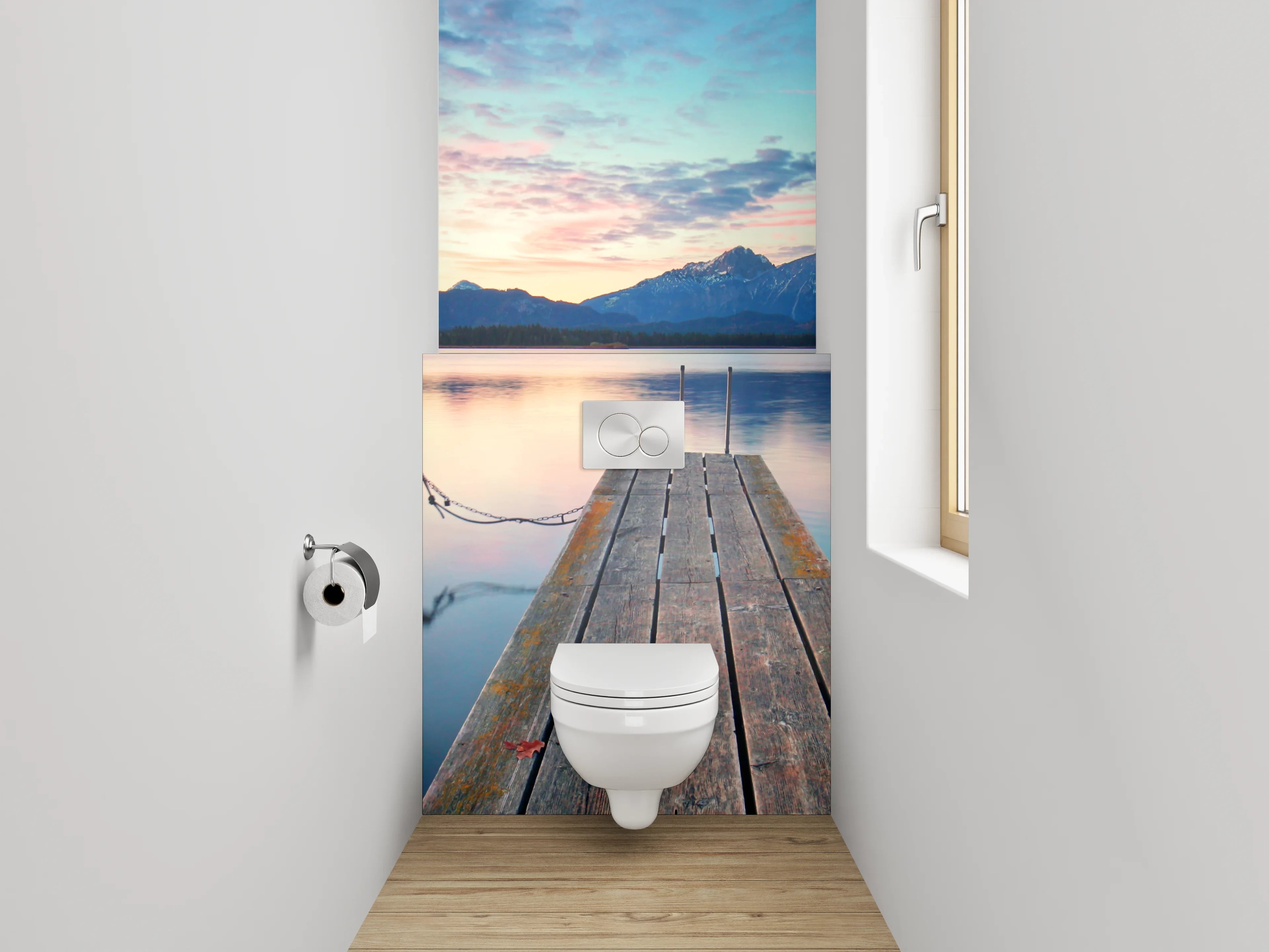 WC-Rückwand - Steg am See mit Alpenpanorama