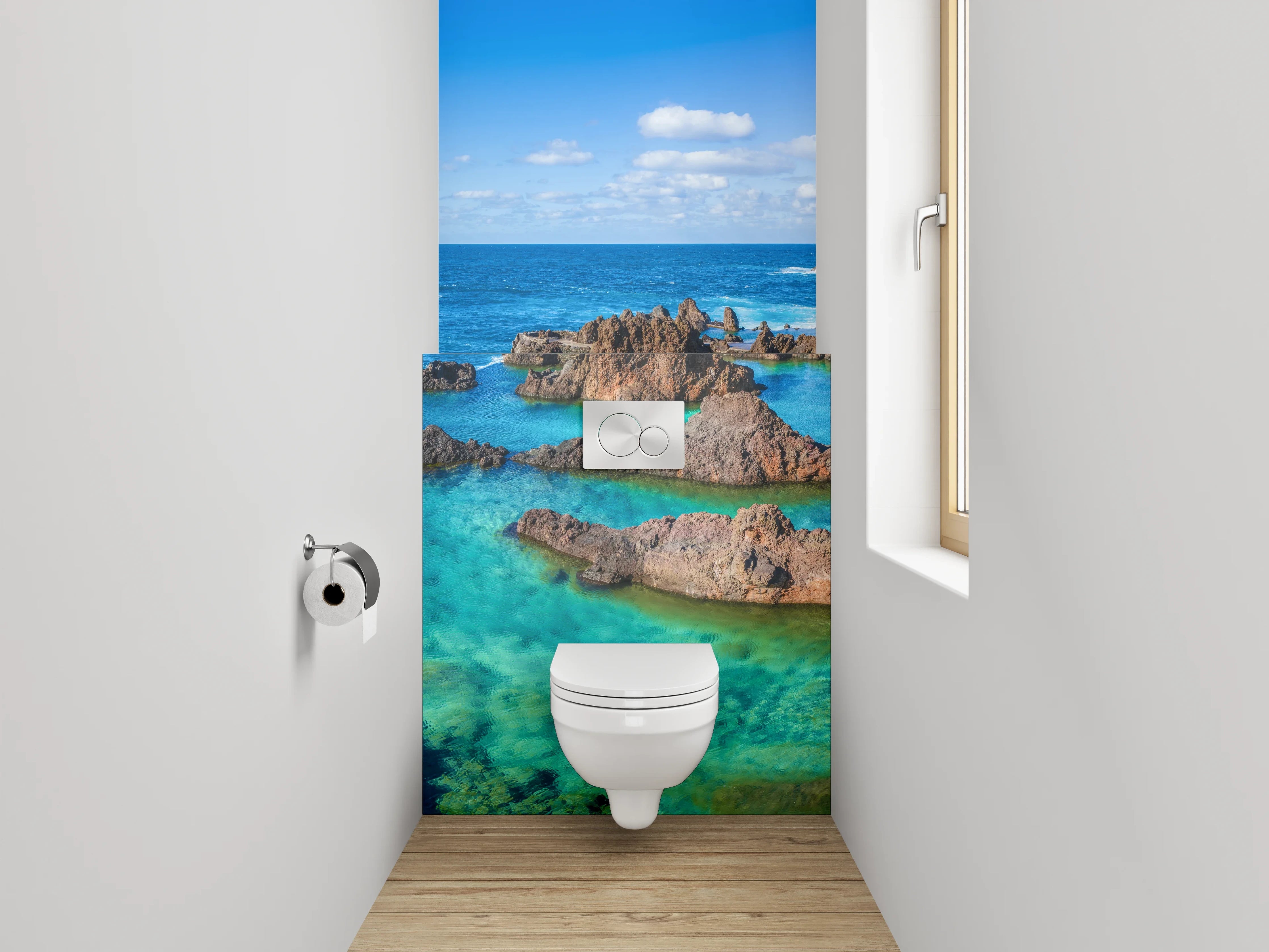 WC-Rückwand - Türkisklares Meer, Blumen & Felsen