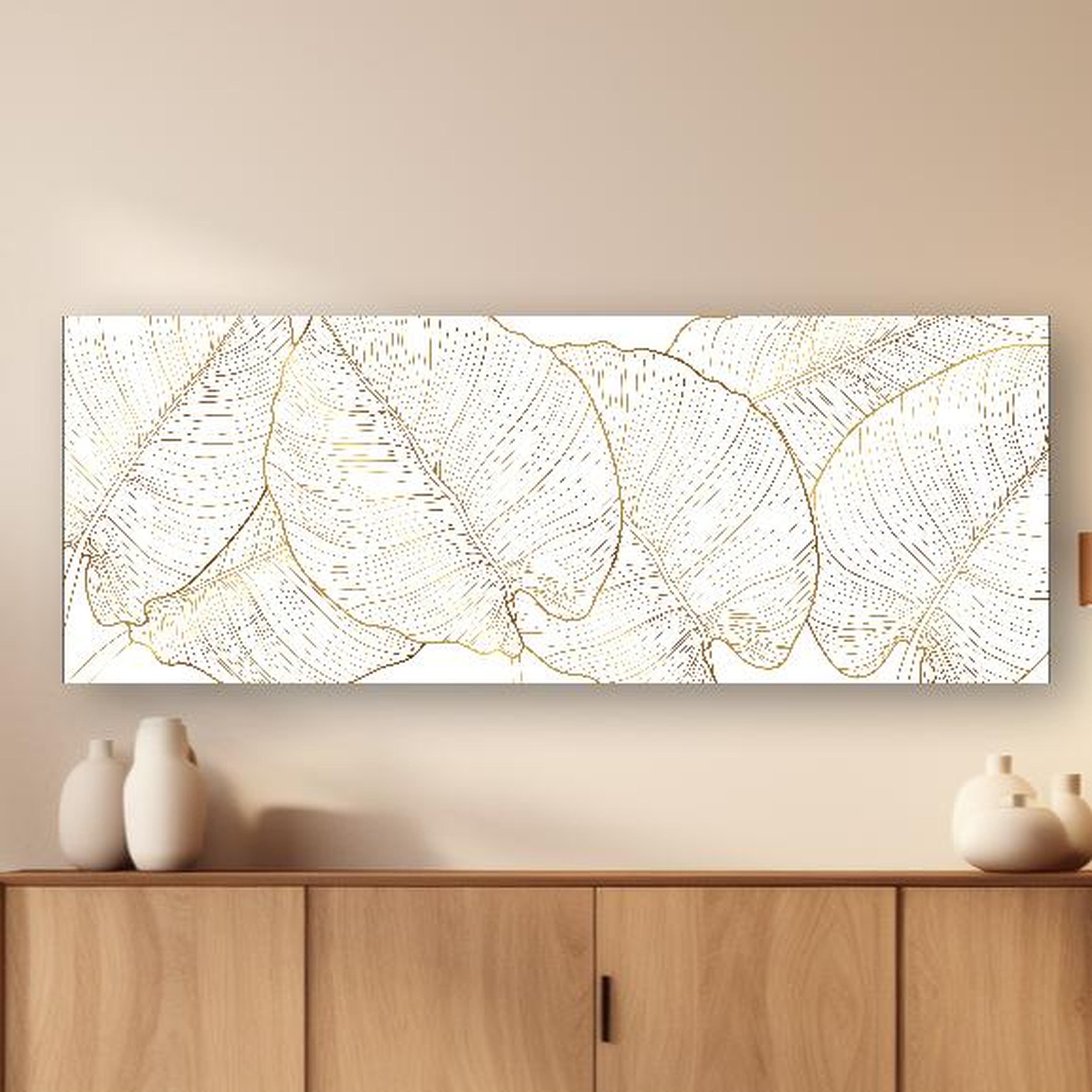 Wandbild - Elegantes Blatt-Design in Gold und Weiß in dezentem Wohnzimmer mit geölter Holzkommode Zoom
