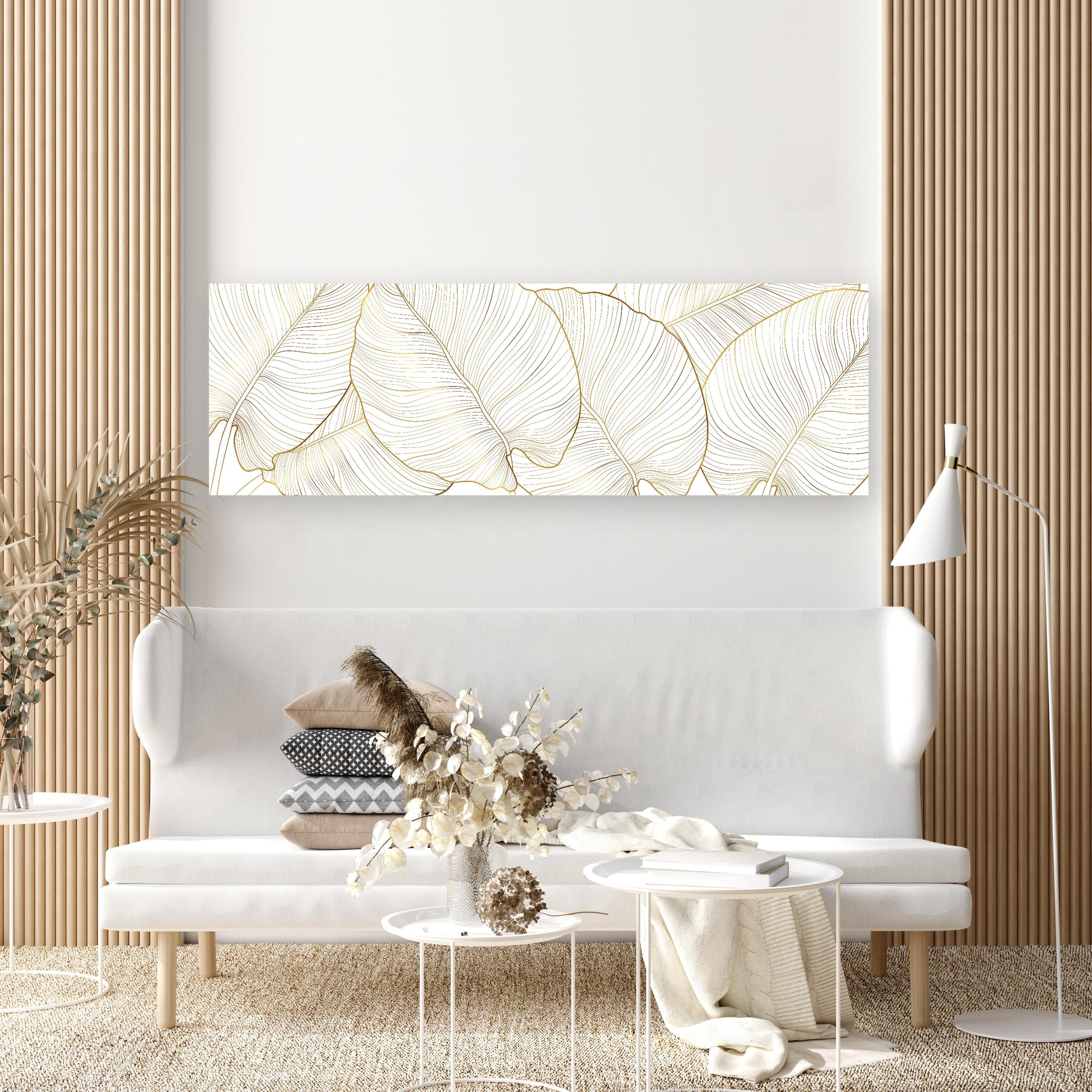 Wandbild - Elegantes Blatt-Design in Gold und Weiß in dezentem Wohnzimmer mit geölter Holzkommode Zoom