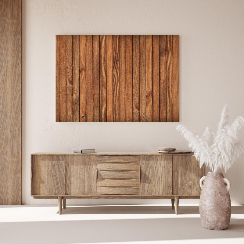 Wandbild - Gestreifte natürliche Holzbretter über Holzkommode hinter dekorativer Zimmerpflanze