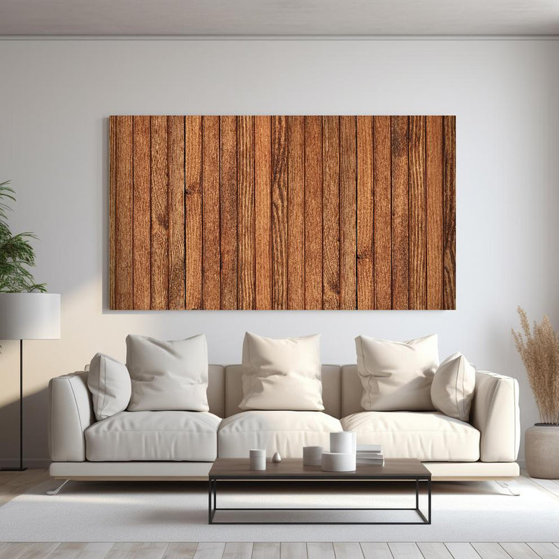 Wandbild - Gestreifte natürliche Holzbretter hinter sanfter Couch mit cremefarbenen großen Kissen