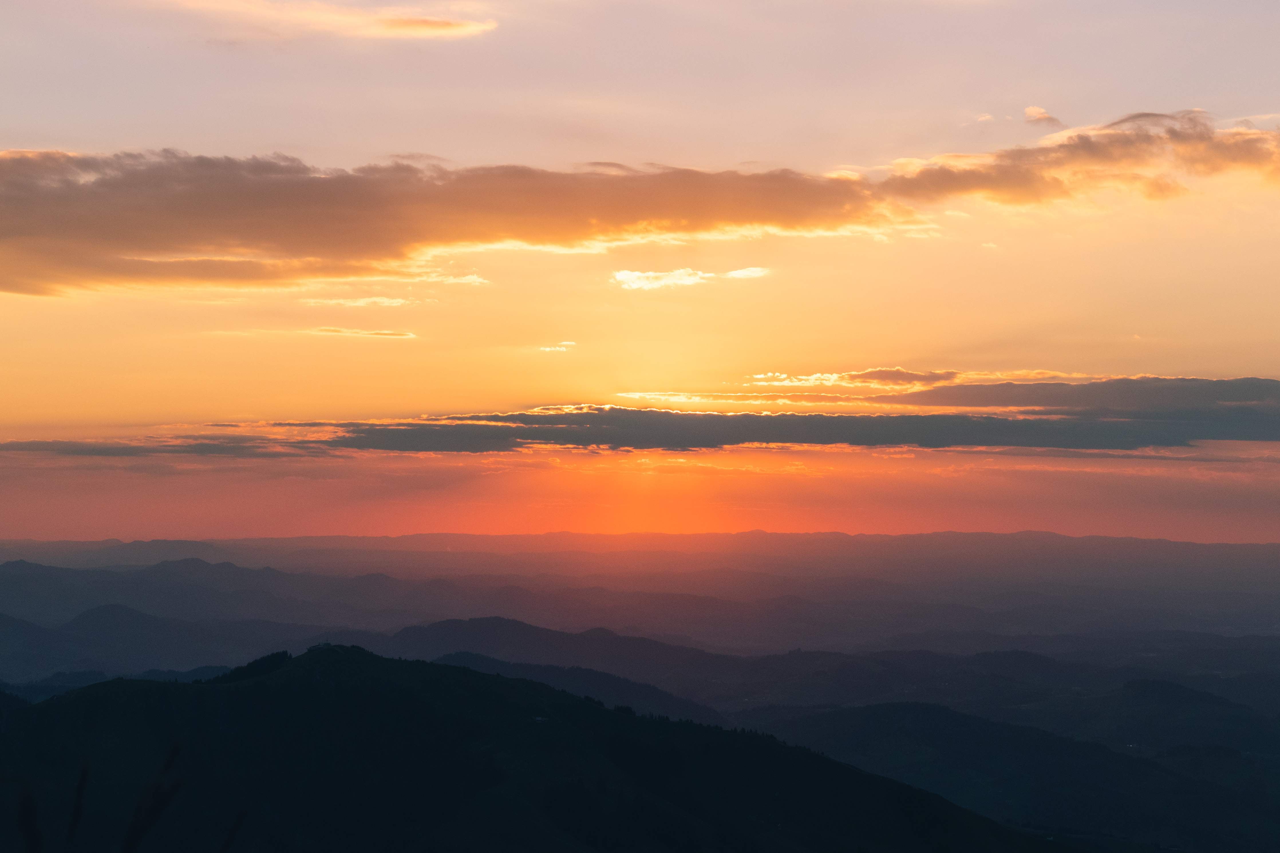 Wandverkleidung Bad-Abendlicher Sonnenuntergang über den Bergen