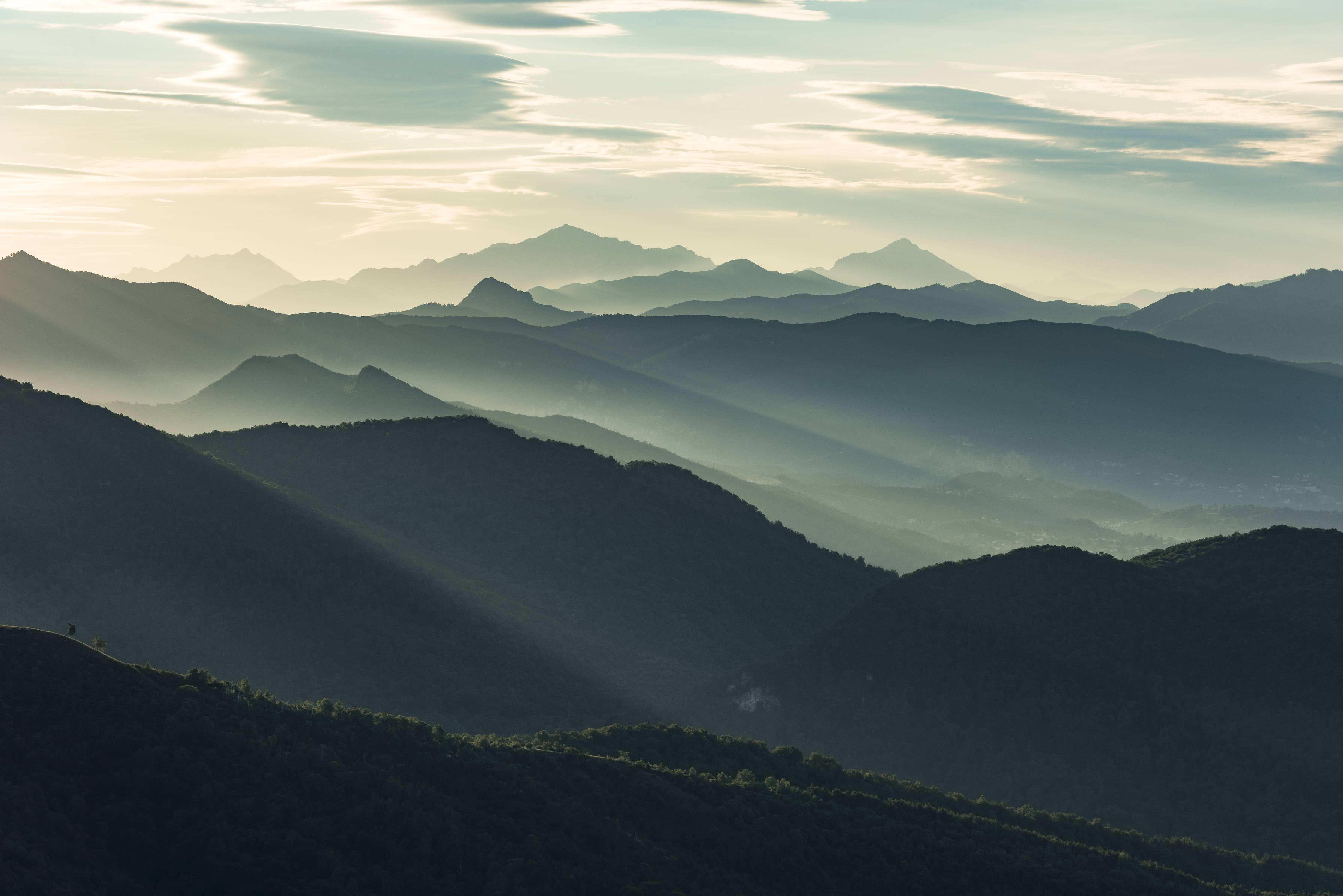 Wandverkleidung Bad-Alpen Morgenlicht Silhouetten