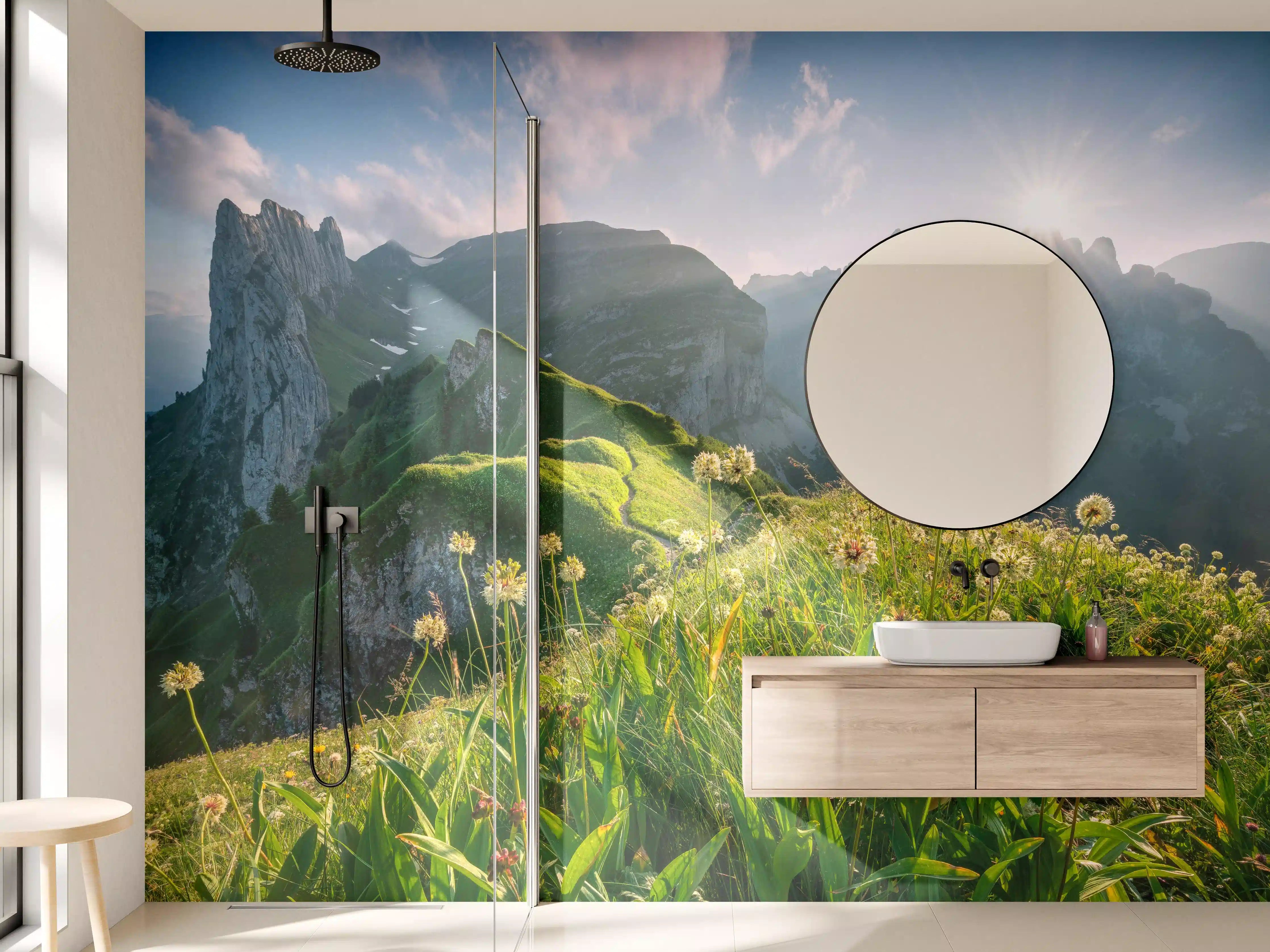 Wandverkleidung Bad - Alpenwiesen im Sommerlicht