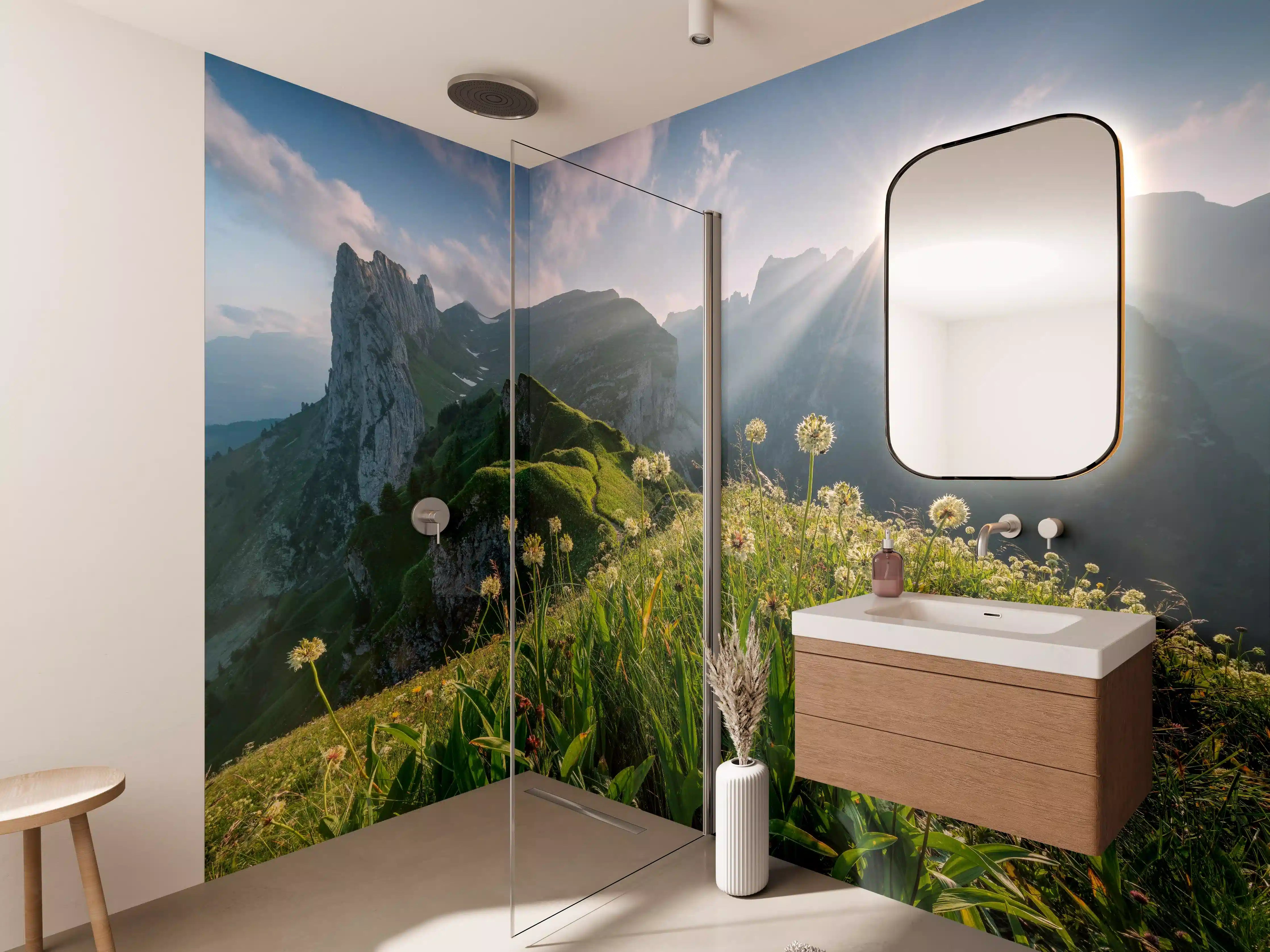 Wandverkleidung Bad - Alpenwiesen im Sommerlicht