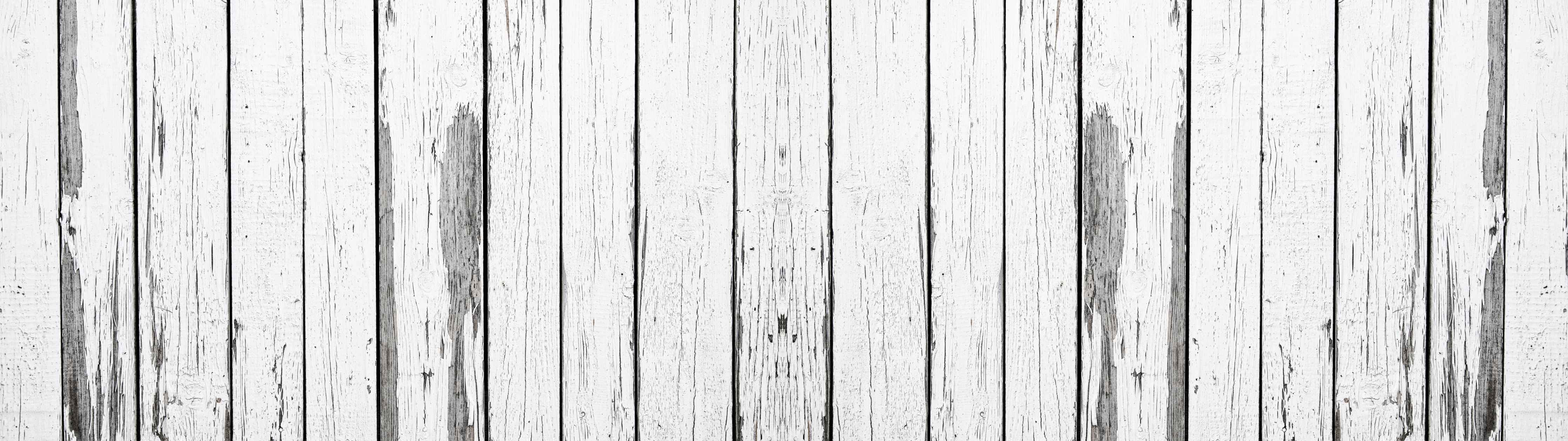 Wandverkleidung Bad-Alt weiß lackierter Holzzaun