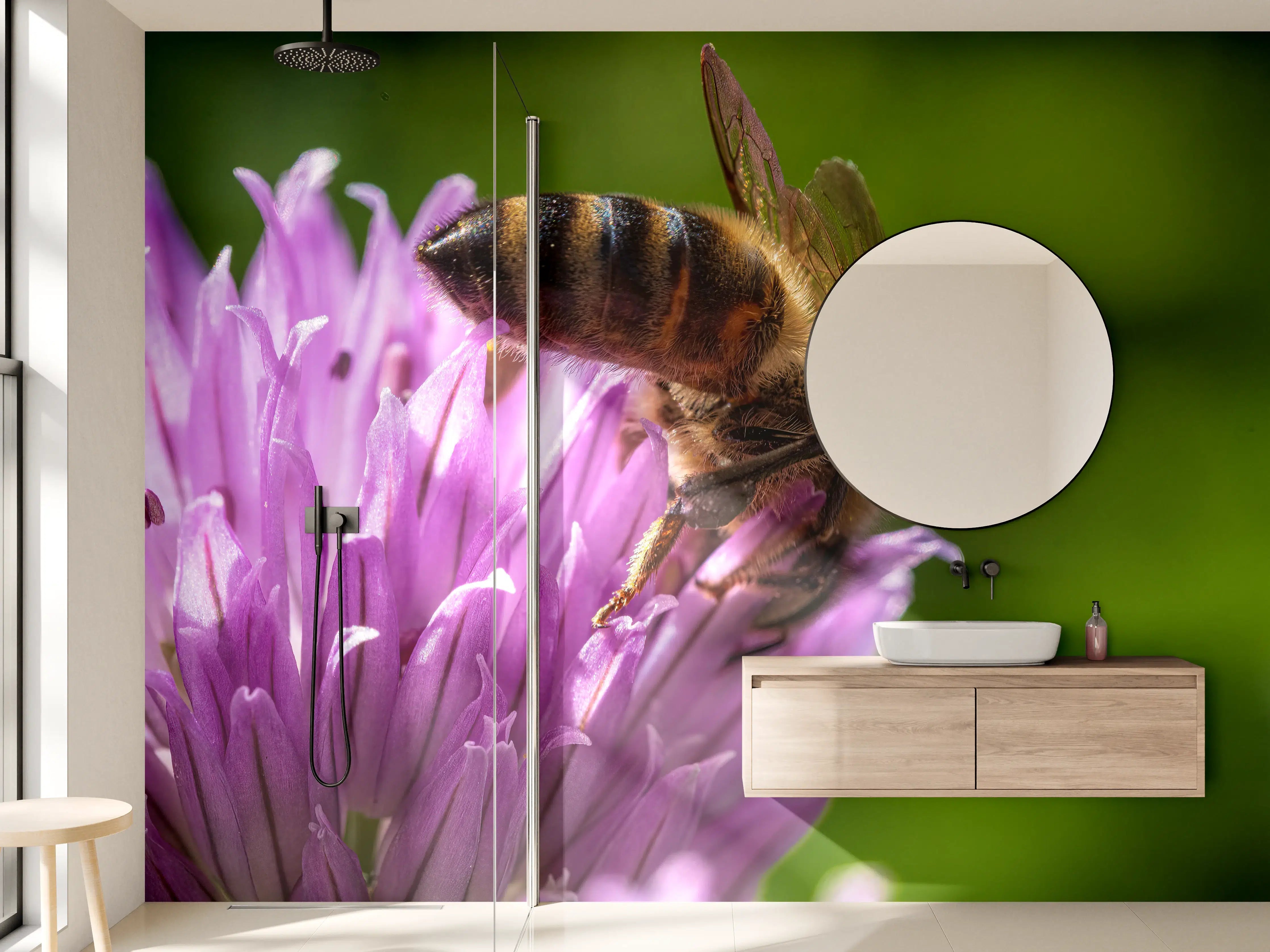 Wandverkleidung Bad - Biene auf Lila Blüte Makro