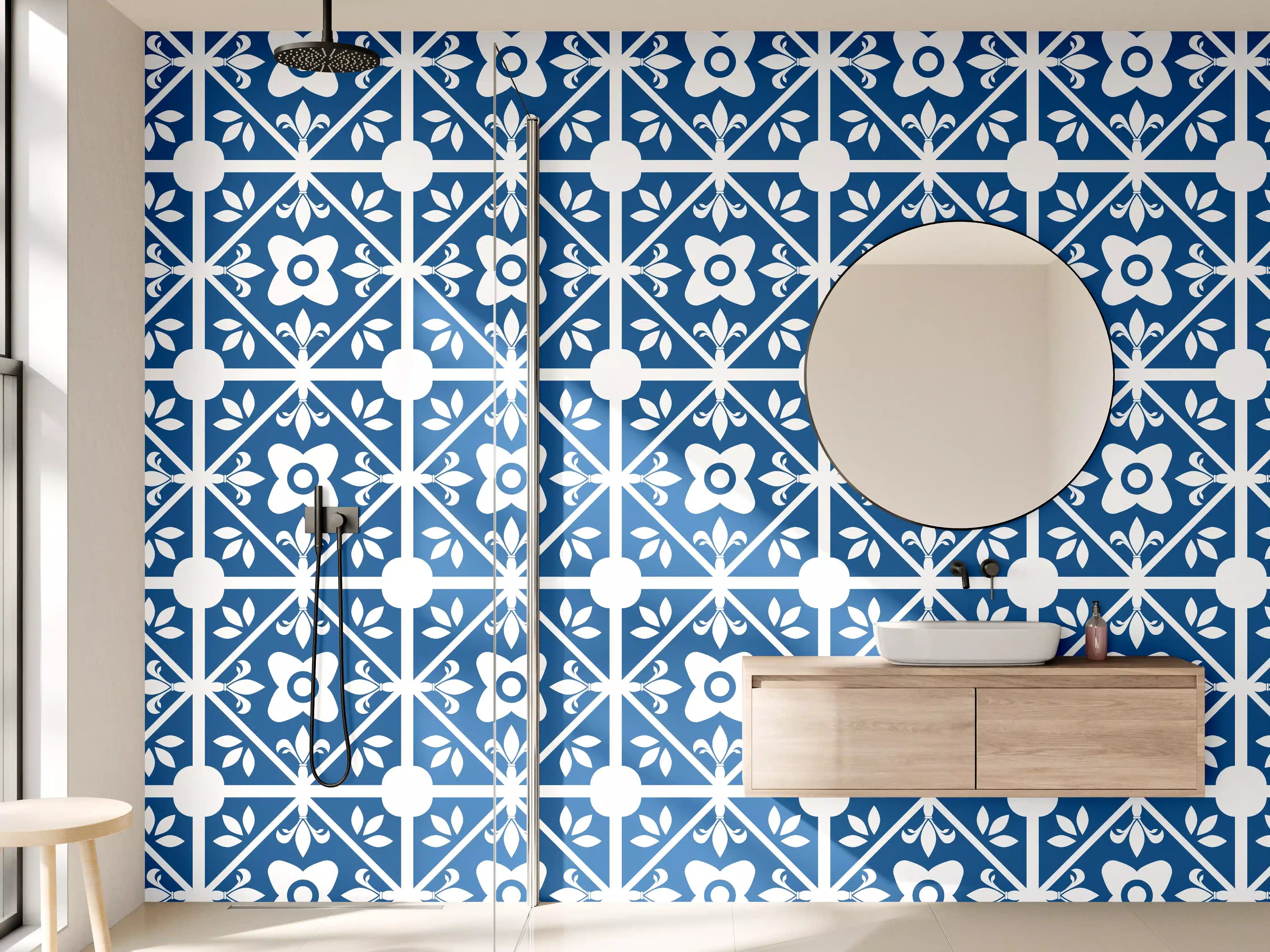 Wandverkleidung Bad - Blau-Weiße Fliesenmuster mit Blumenmotive