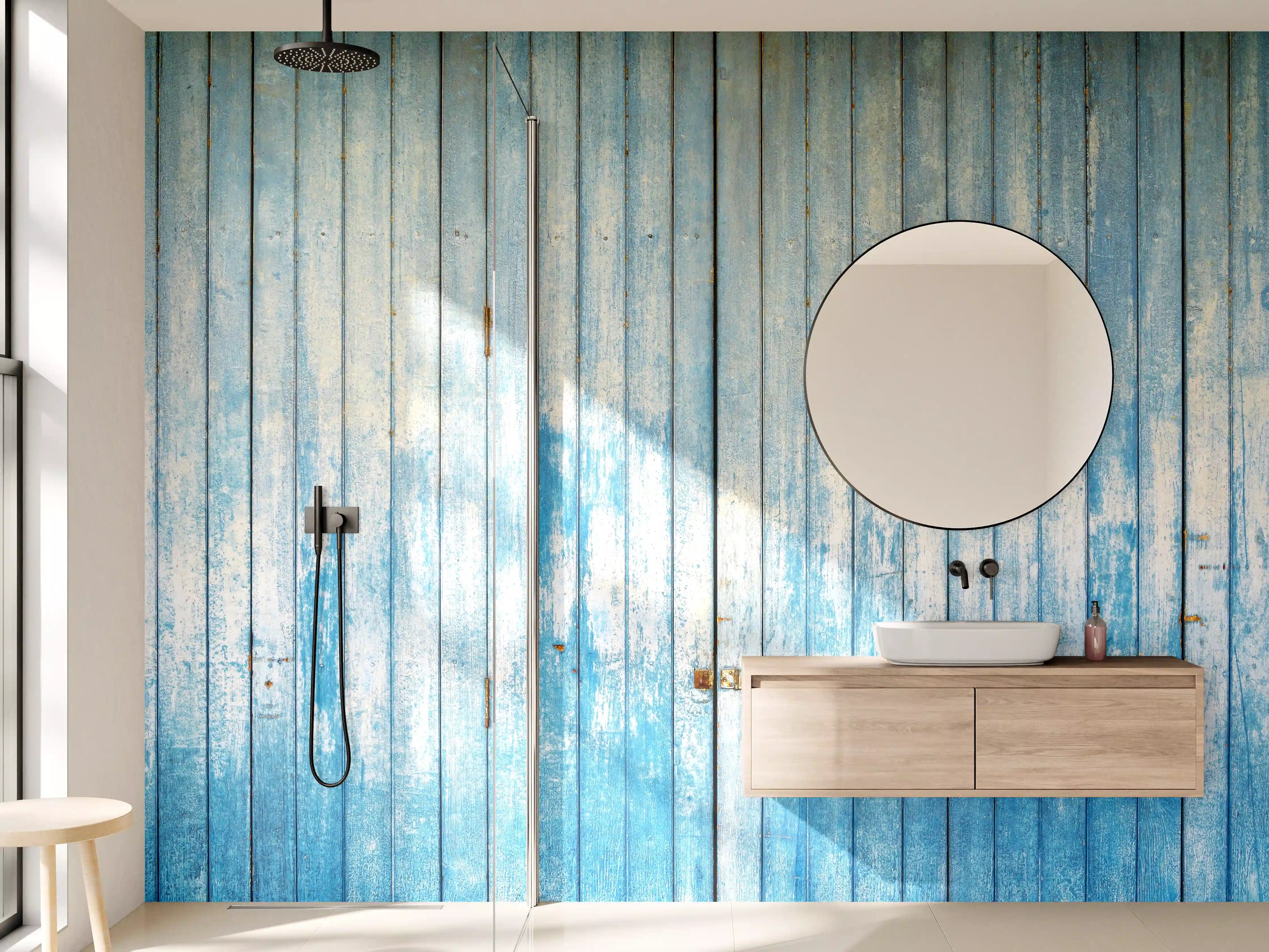 Wandverkleidung Bad - Blau gestrichene Holztür mit rostigem Schloss