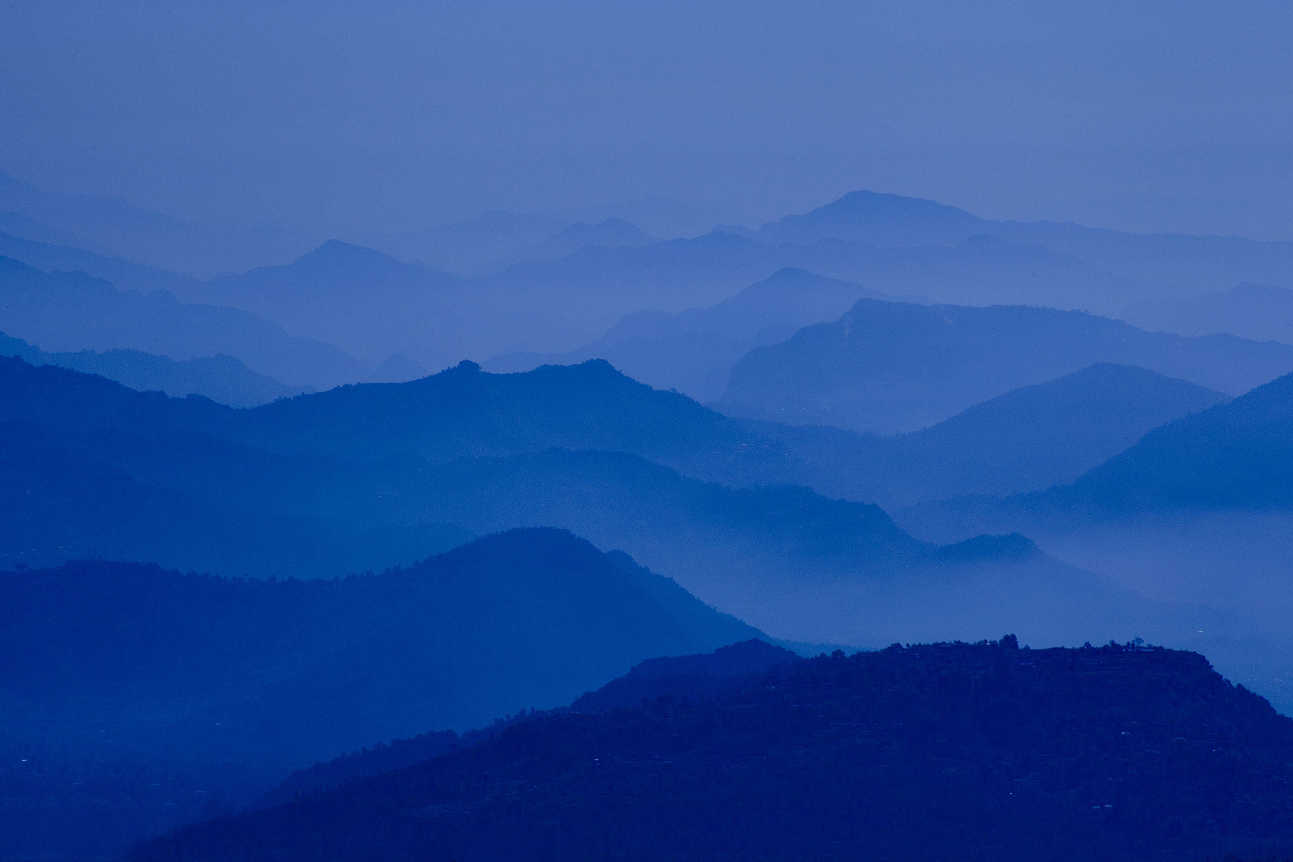 Wandverkleidung Bad-Blaue Bergansicht mit Nebel