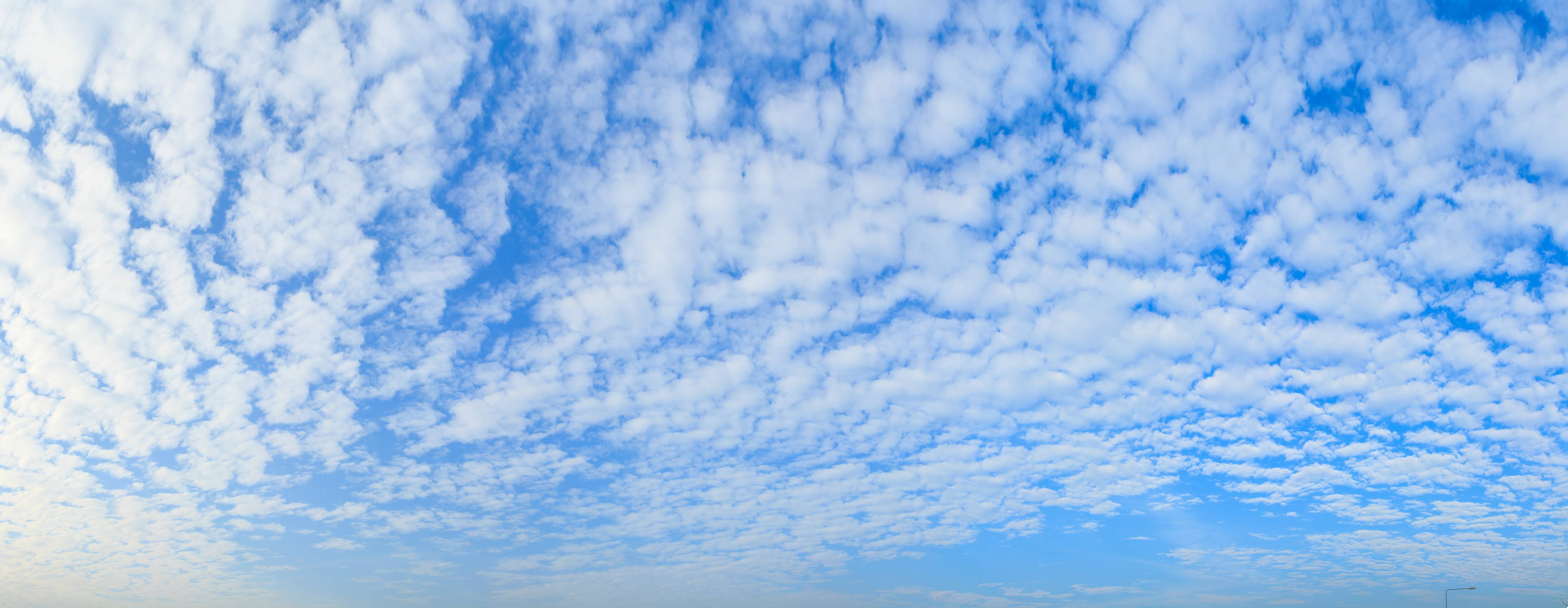 Wandverkleidung Bad-Blauer Himmel mit Wolkenmeer