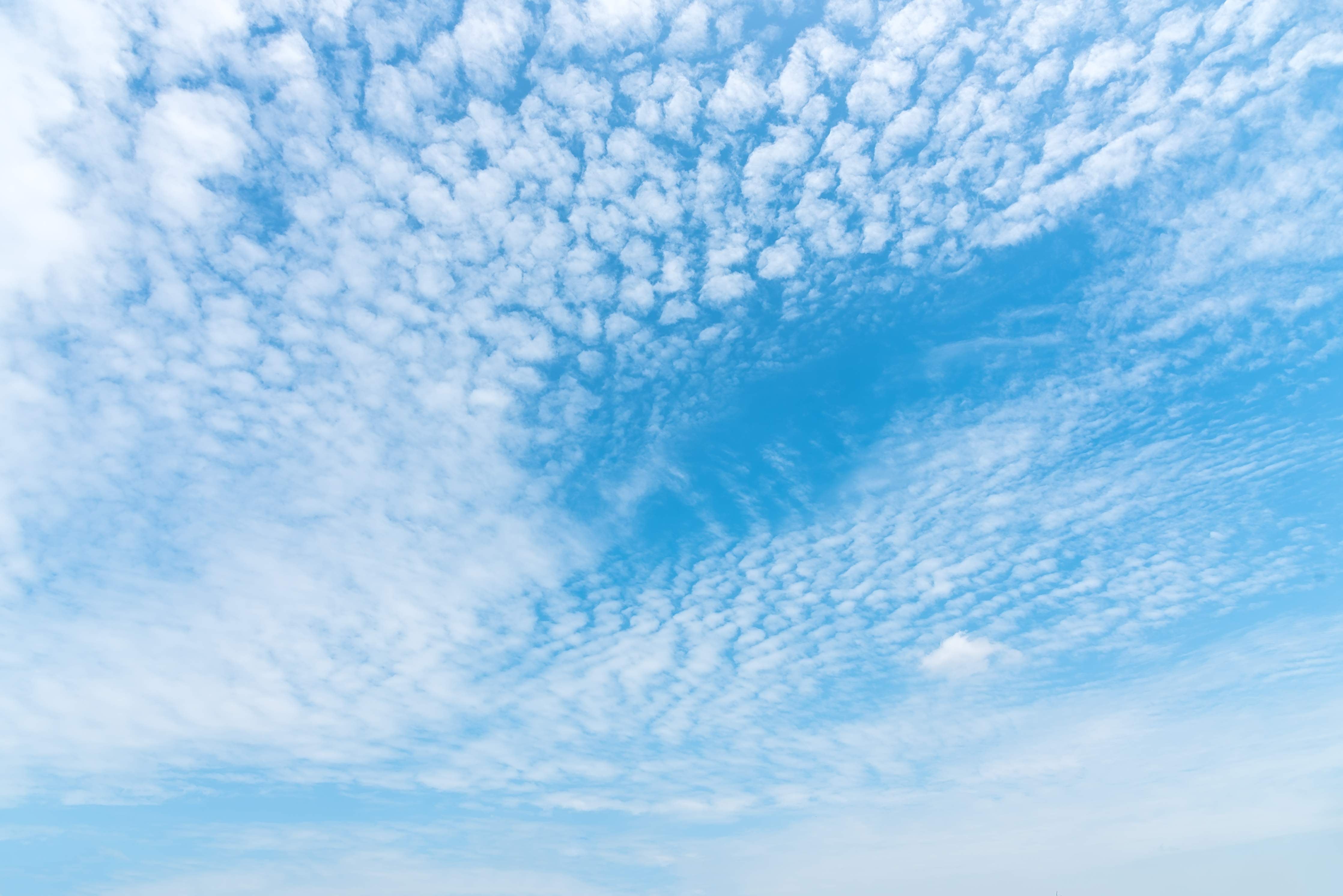 Wandverkleidung Bad-Blauer Himmel mit grauem Wolkenmuster