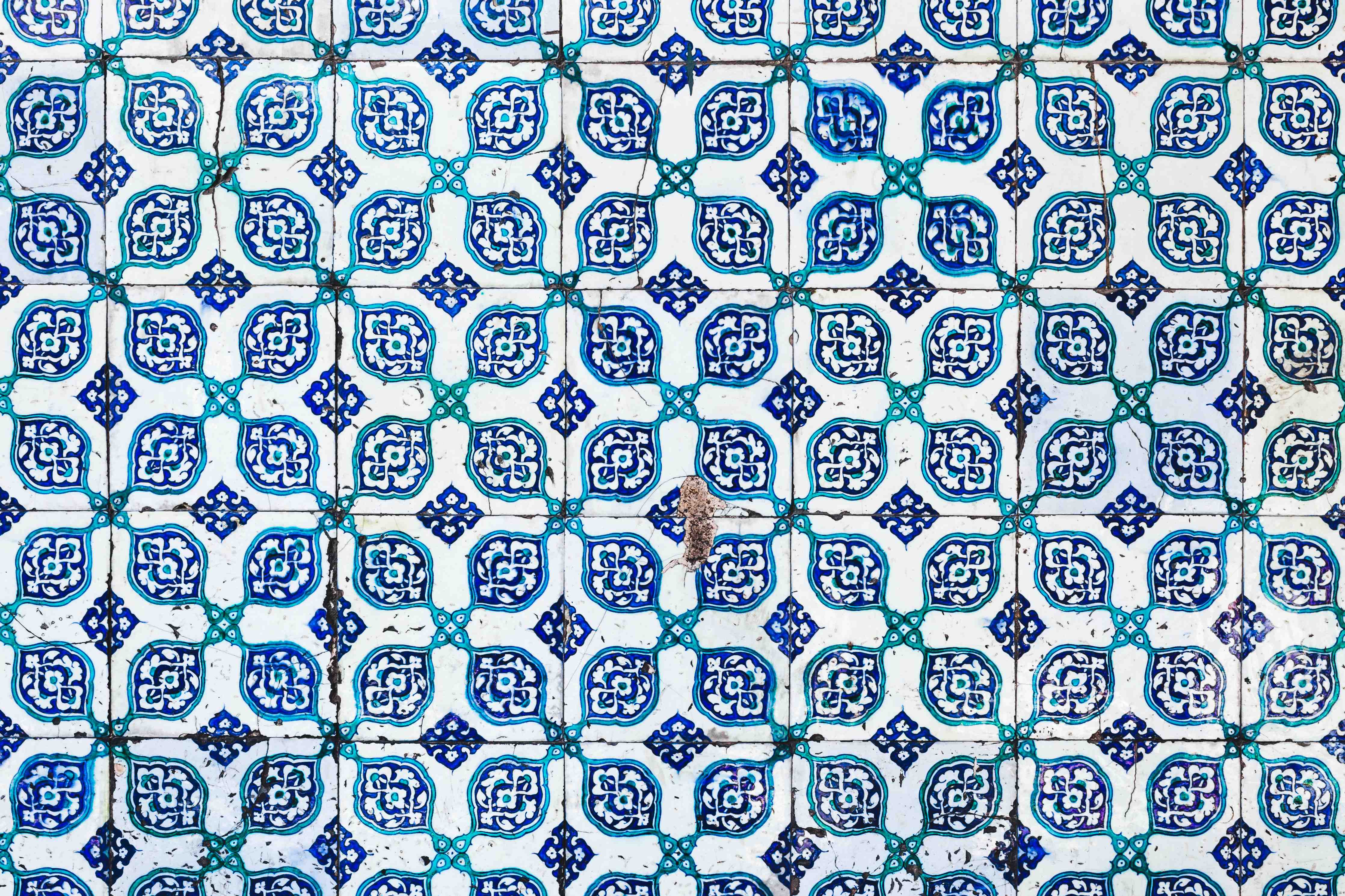 Wandverkleidung Bad-Blauer und Weißer Fliesenmuster