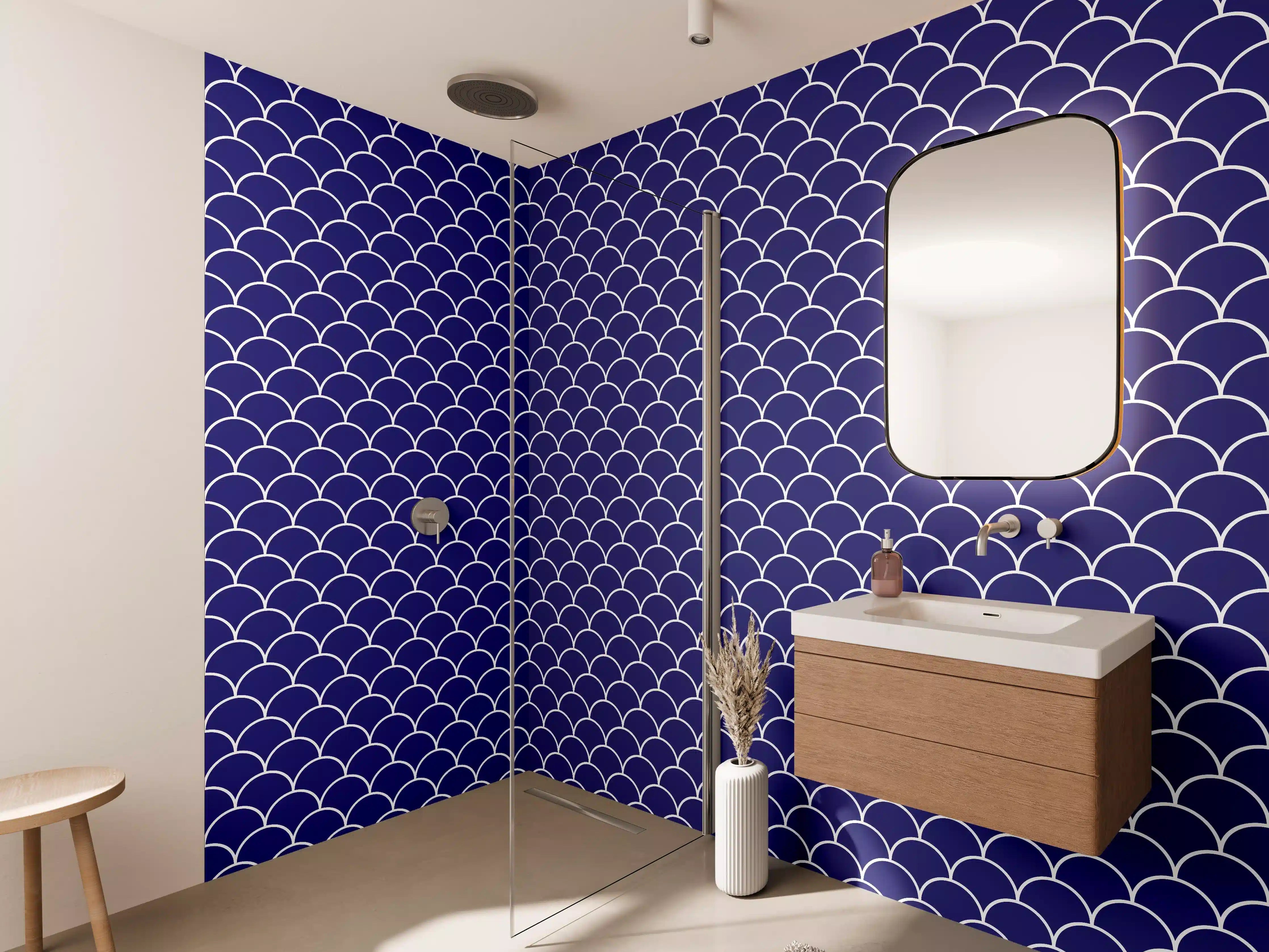 Wandverkleidung Bad - Blaues Meeresmuster mit Skalen-Design
