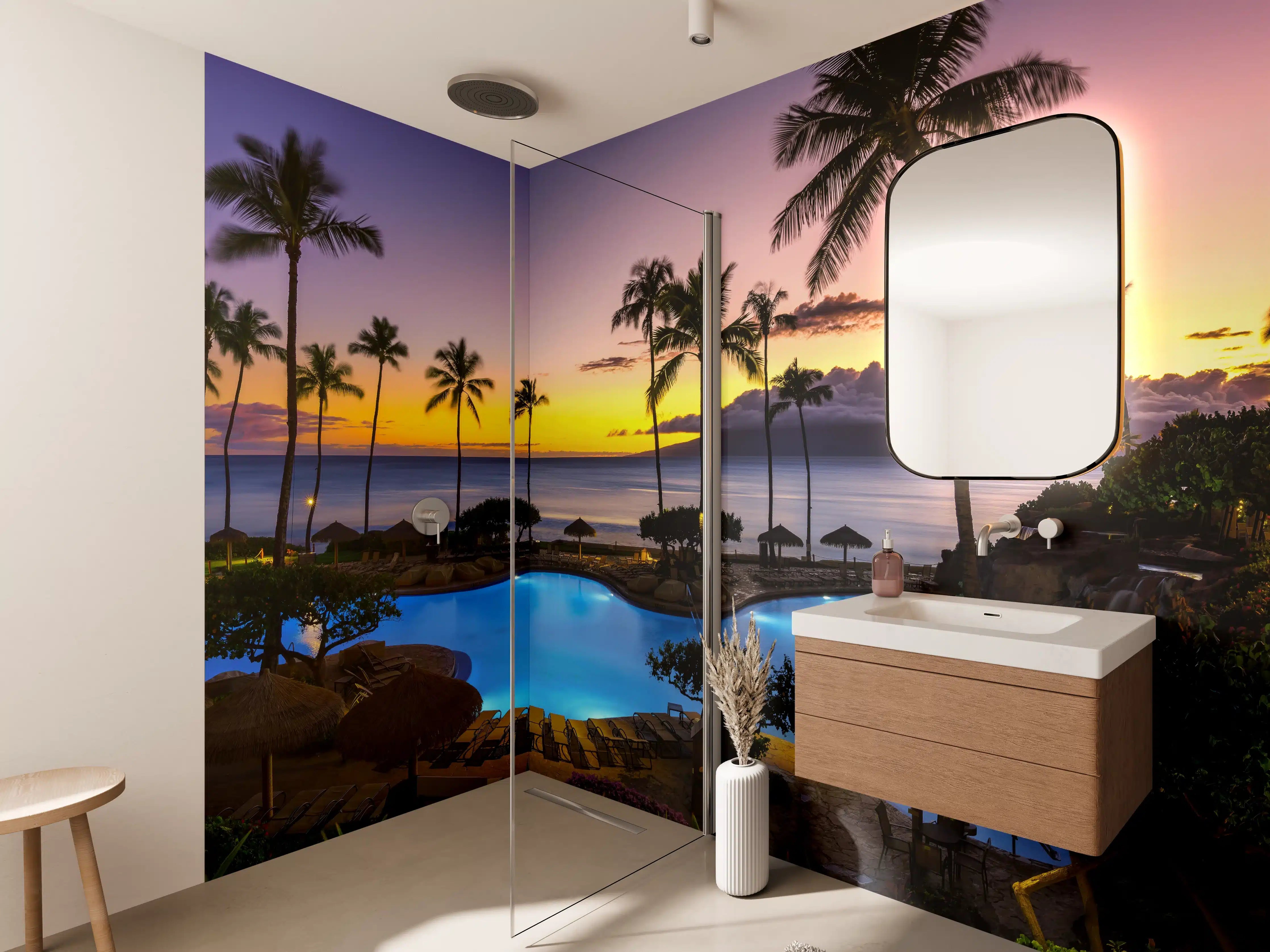 Wandverkleidung Bad - Blick auf einen tropischen Pool bei Sonnenuntergang