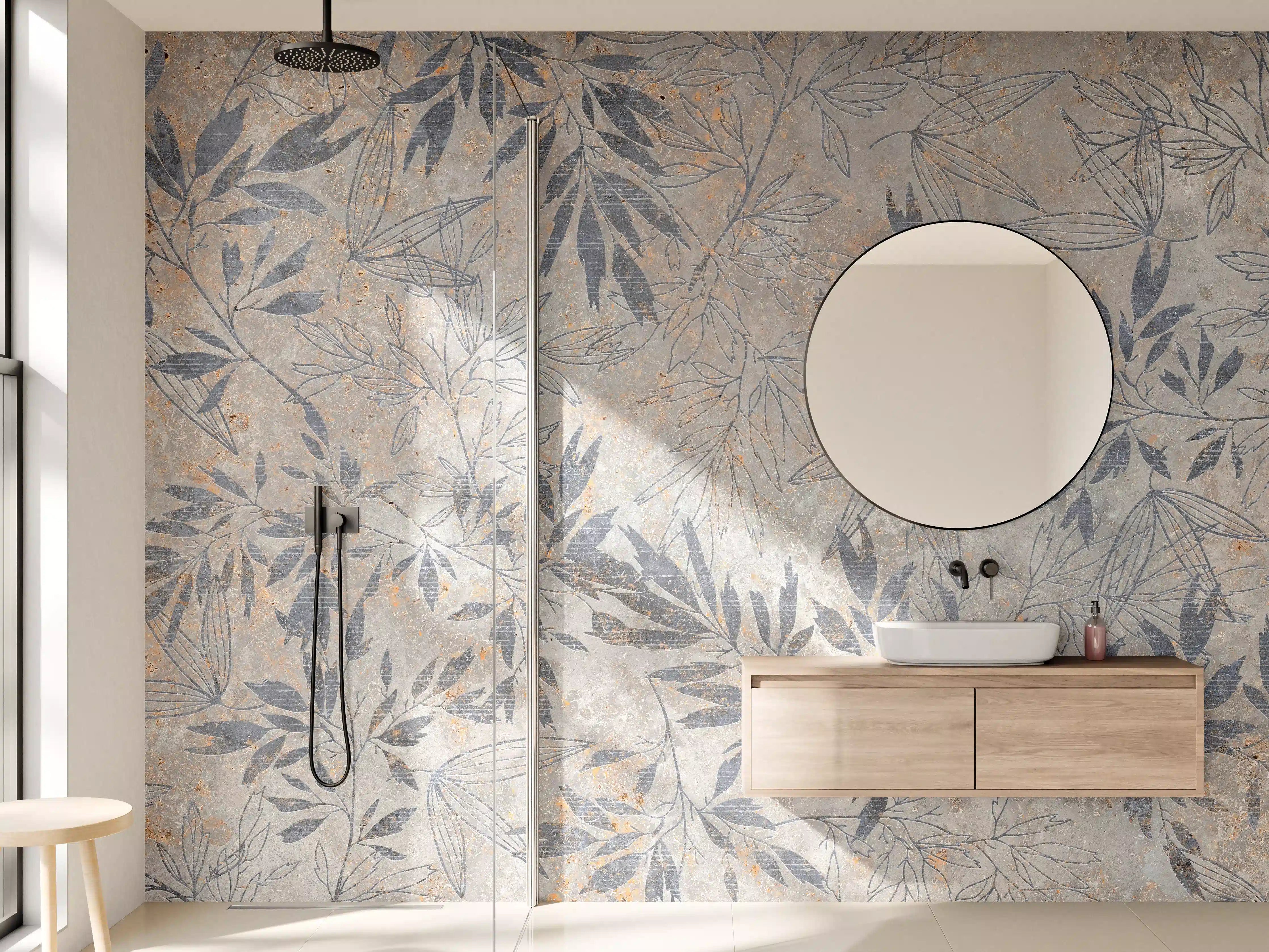 Wandverkleidung Bad - Blumen auf alten weißen Wandhintergrund