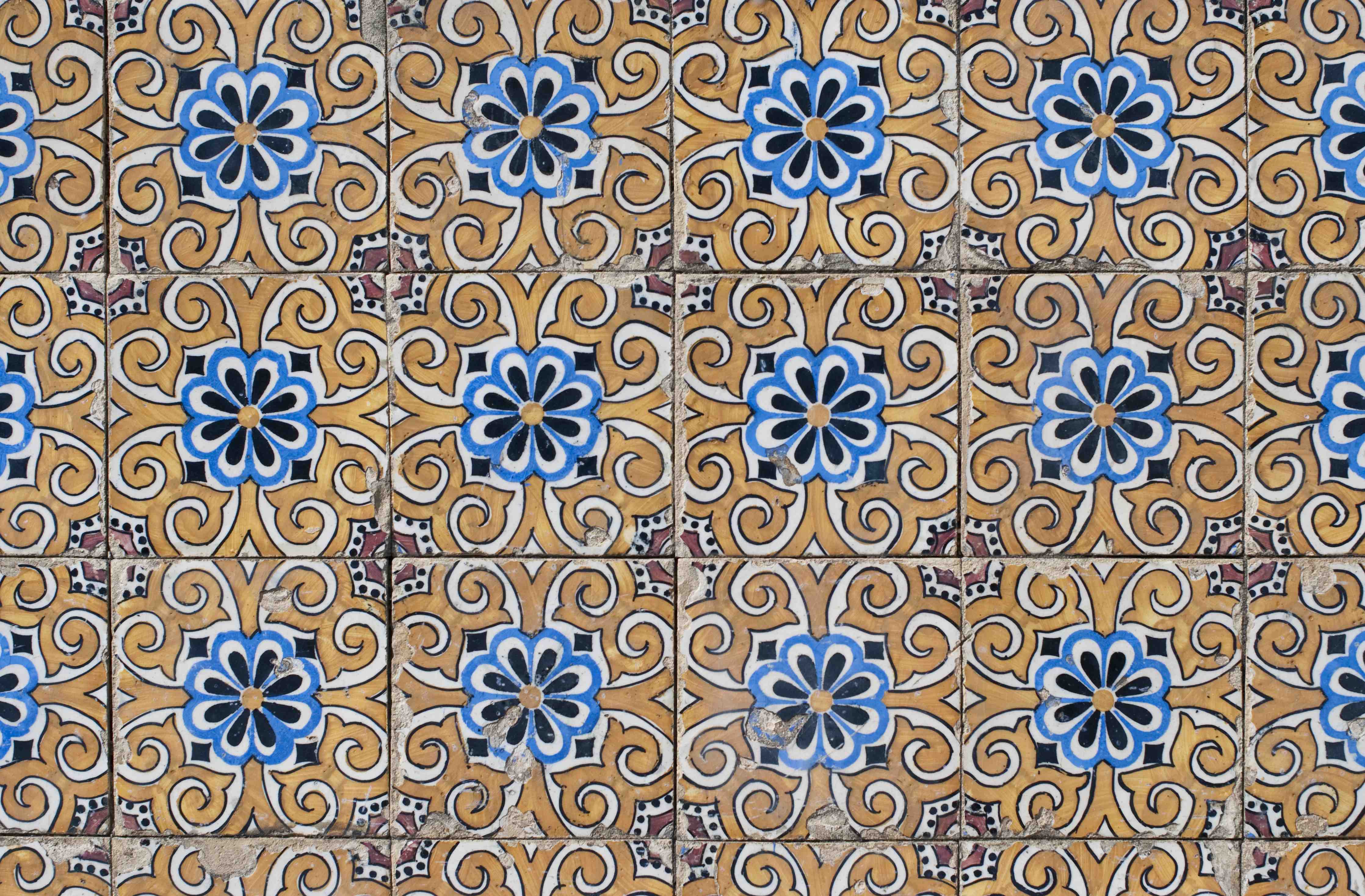 Wandverkleidung Bad-Bunte Fliesen mit blauer Blume