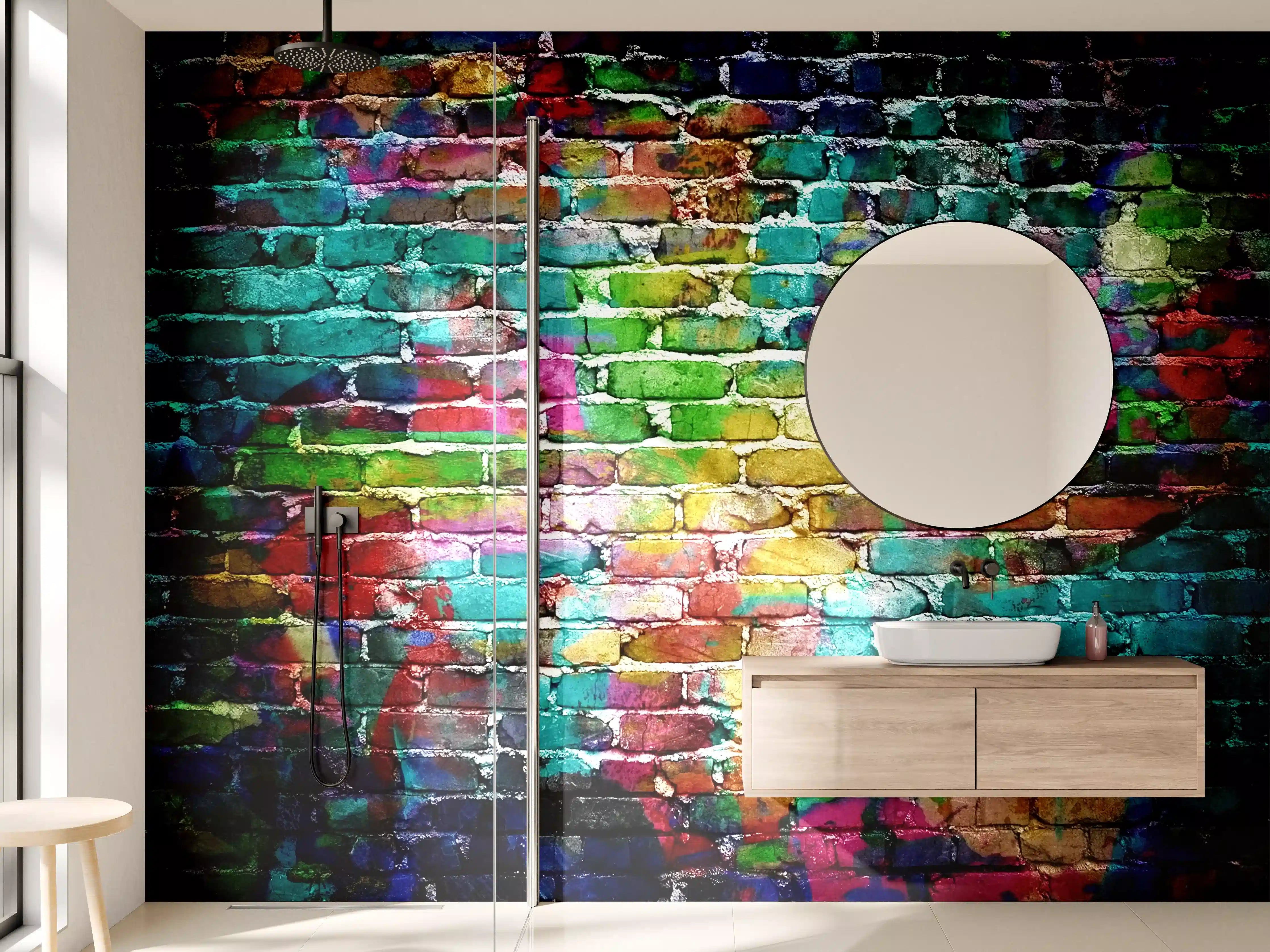 Wandverkleidung Bad - Bunte Graffiti-Wand mit lebendigen Farben