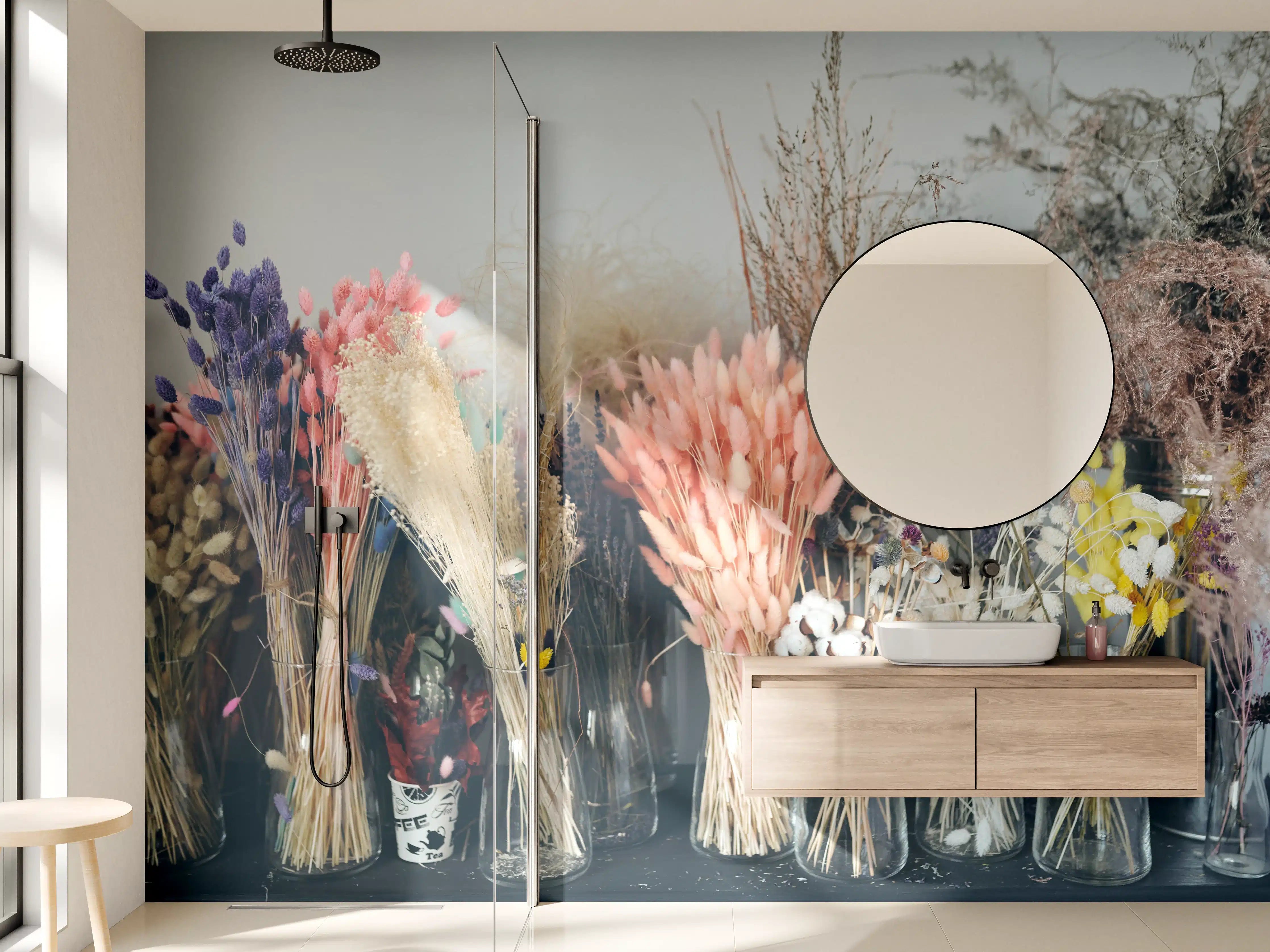 Wandverkleidung Bad - Bunte Trockenblumen im Regal