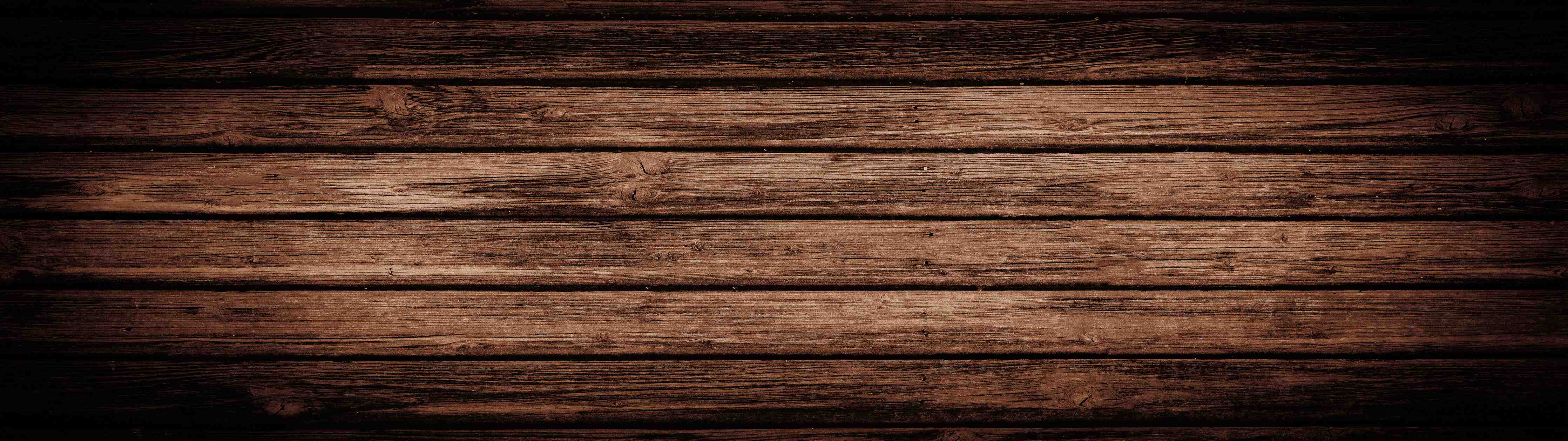 Wandverkleidung Bad-Dunkelbraun-rustikale Holzplanken