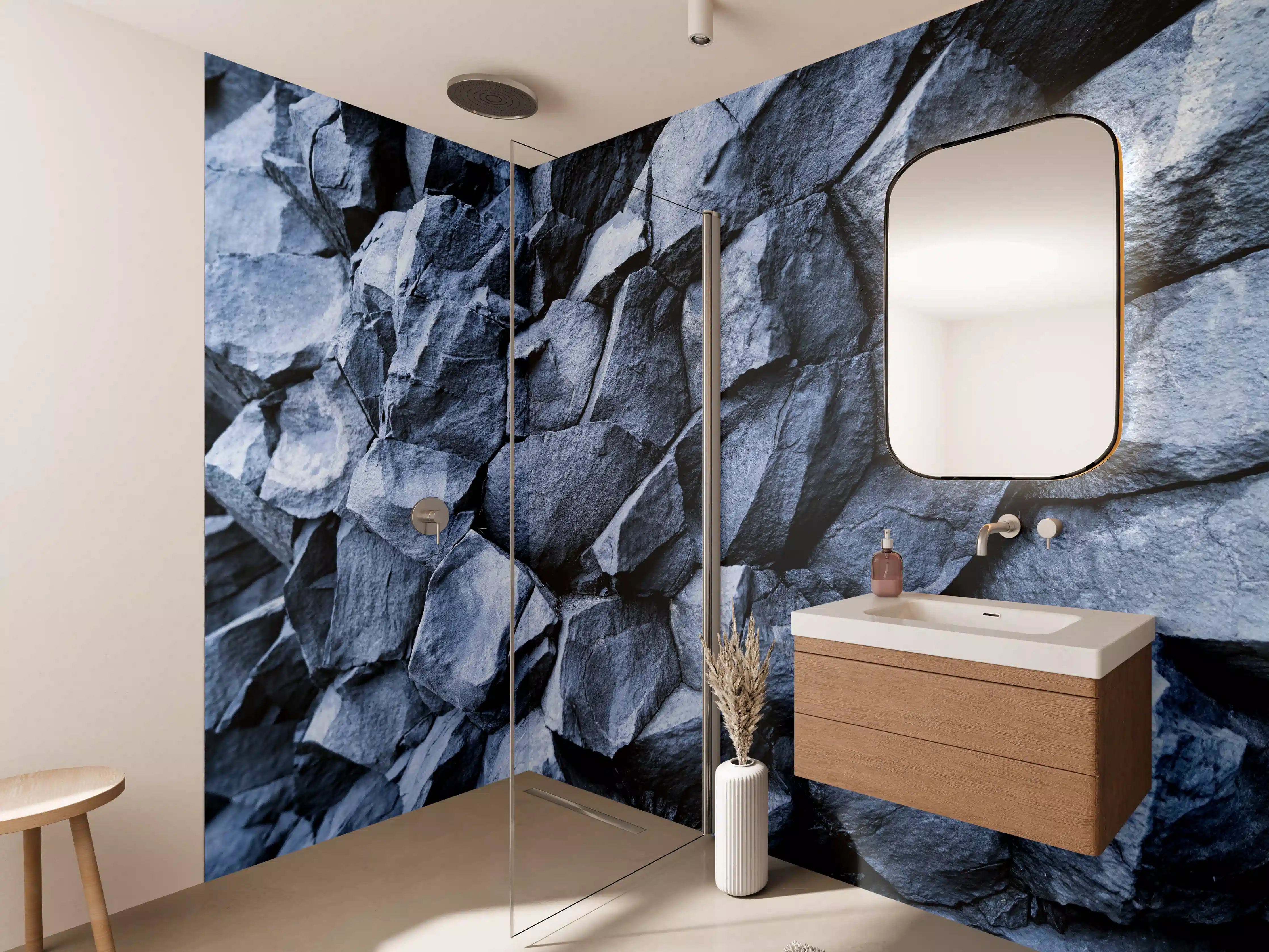 Wandverkleidung Bad - Dunkle Felsenwand mit strukturierter Oberfläche