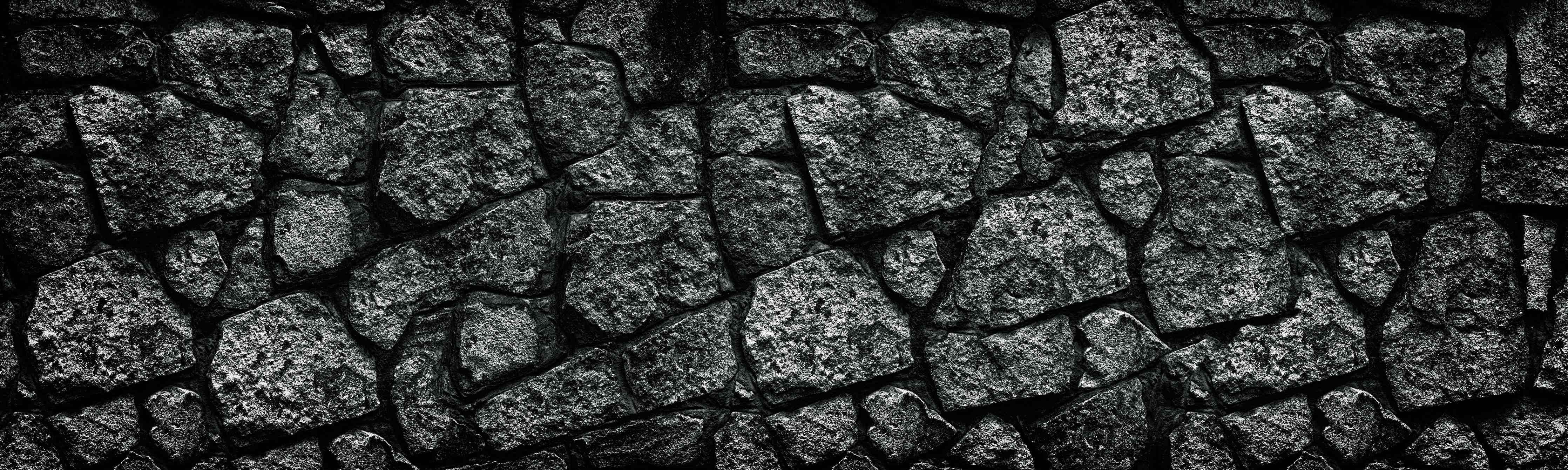 Wandverkleidung Bad-Dunkle Steinwand mit rauer Textur