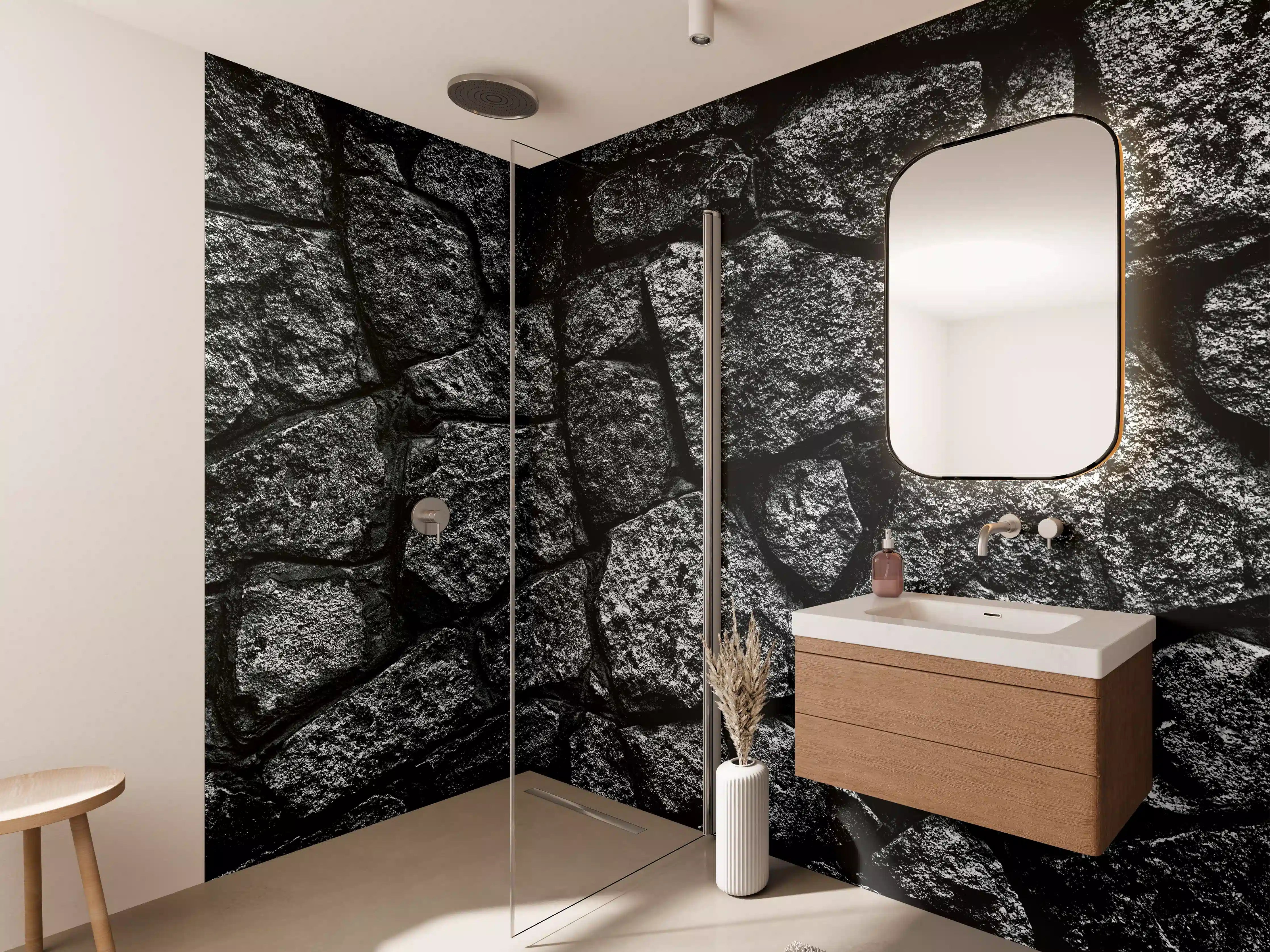 Wandverkleidung Bad - Dunkle Steinwand mit rauer Textur
