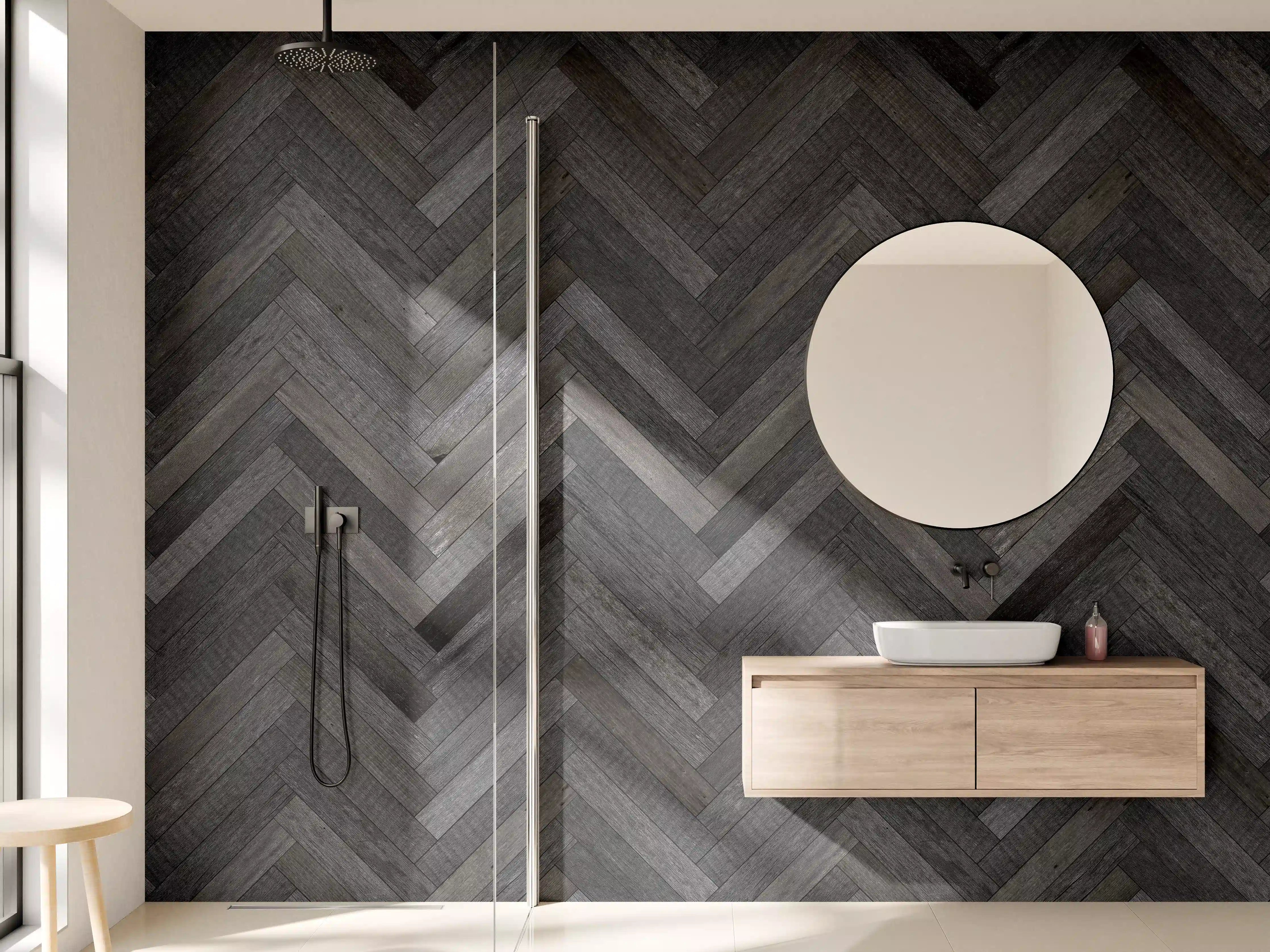 Wandverkleidung Bad - Dunkles Herringbone-Holzdesign