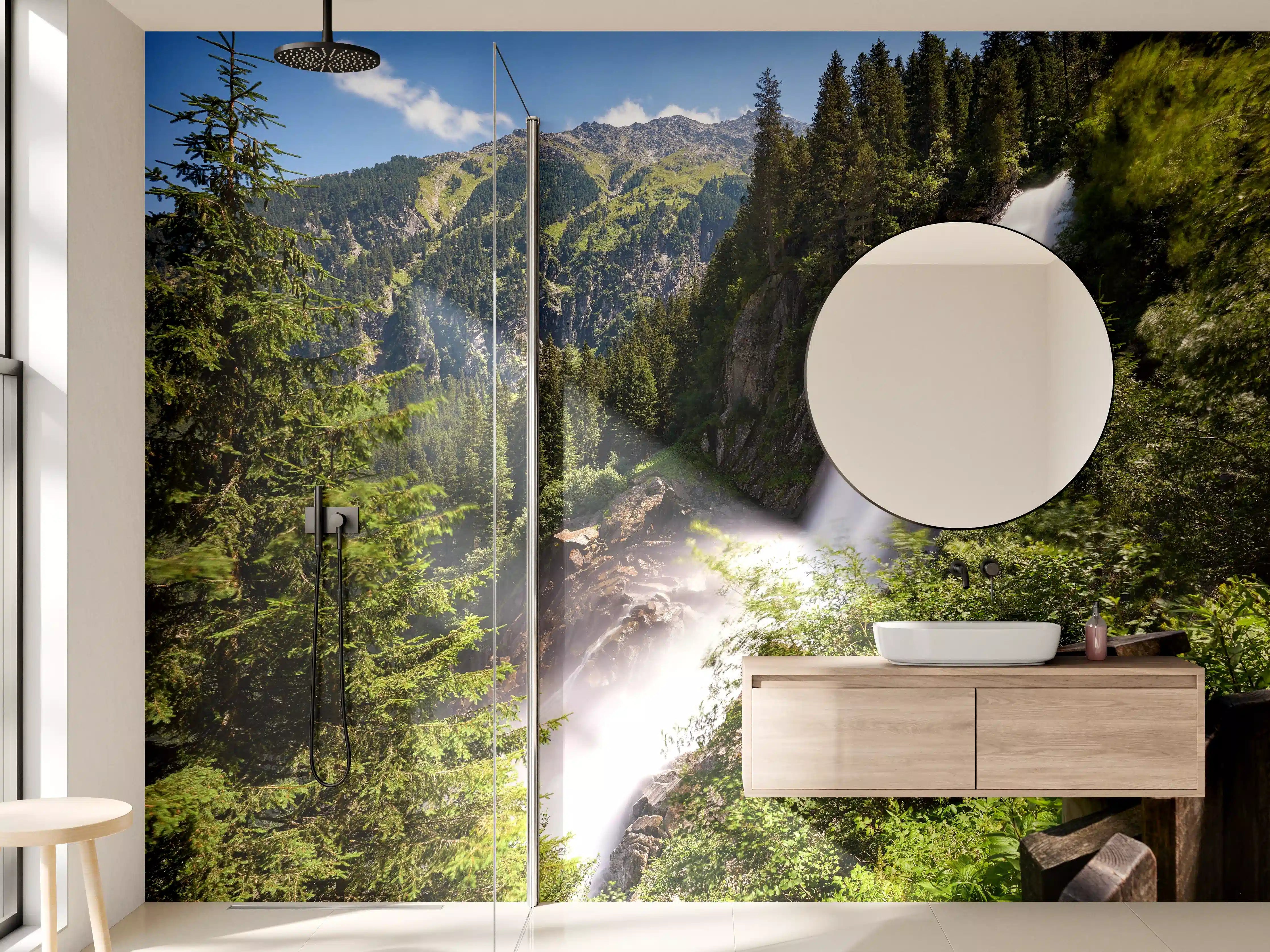 Wandverkleidung Bad - Edelgrauer Wasserfall im grünen Wald