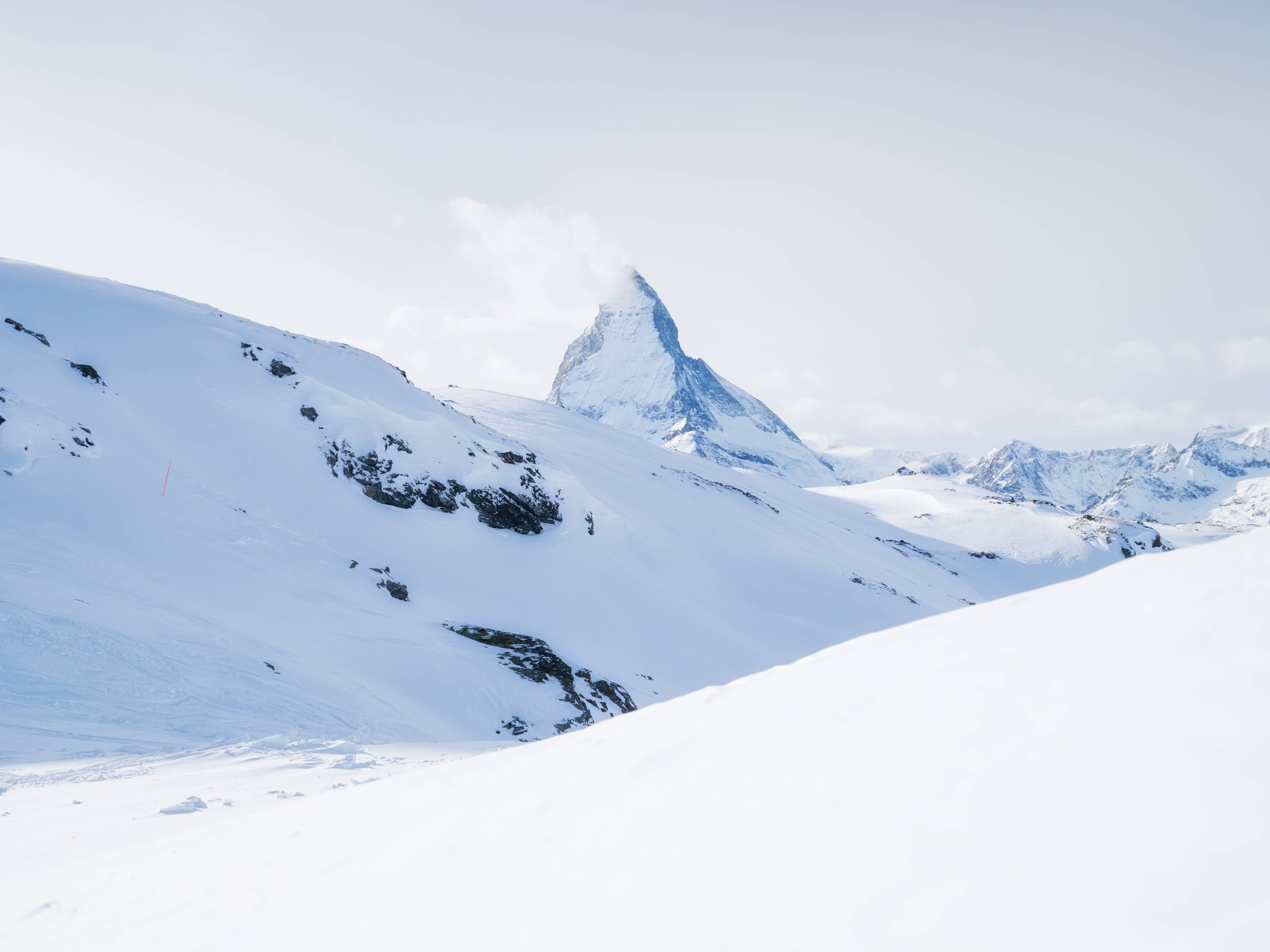 Wandverkleidung Bad-Eiskalte Bergwelt mit Gipfel