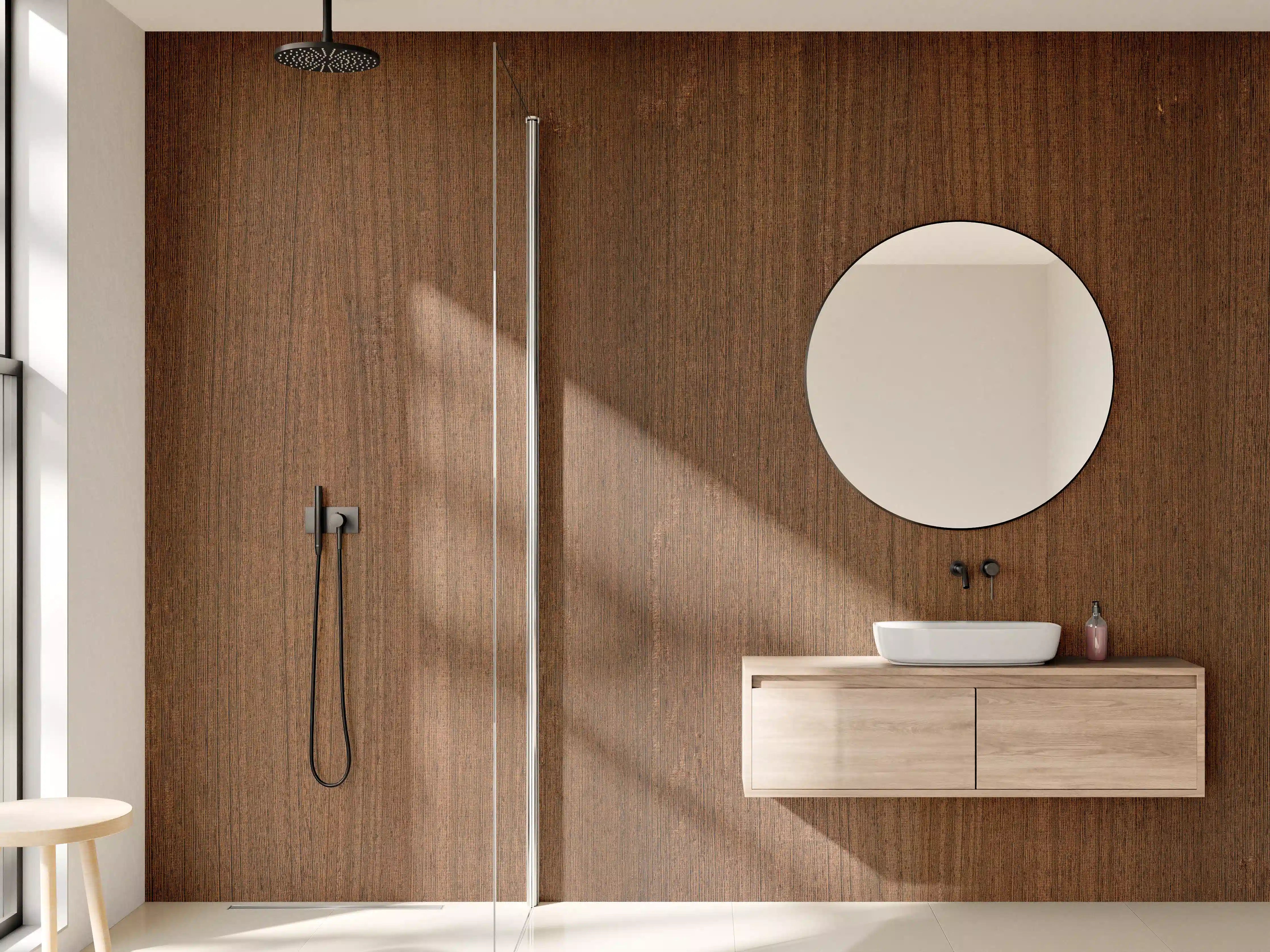 Wandverkleidung Bad - Elegante Holzmaserung in warmem Braun