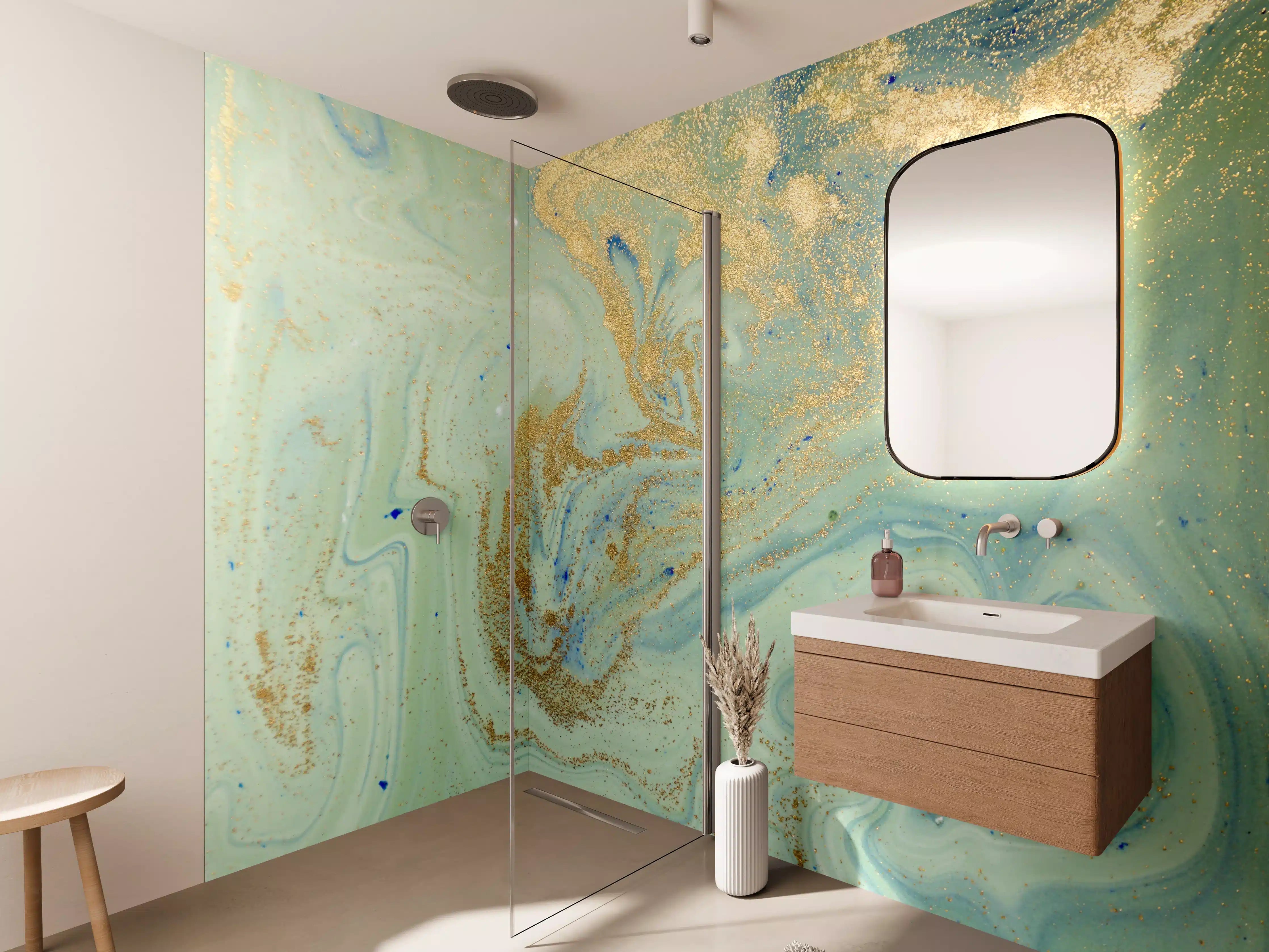 Wandverkleidung Bad - Elegante Marbledekoration mit Goldakzenten