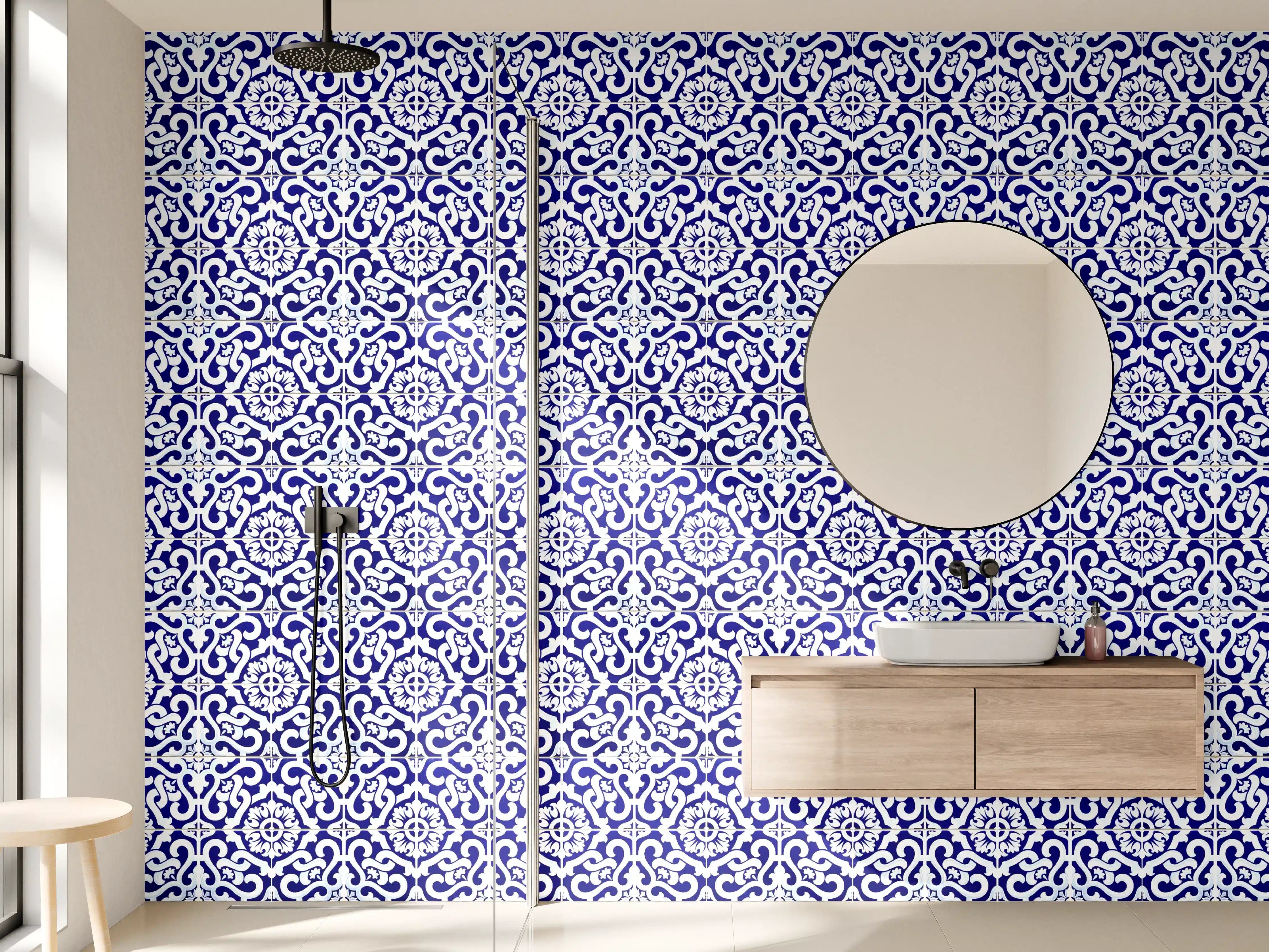Wandverkleidung Bad - Elegantes Blau-Weiß mit Grautönen