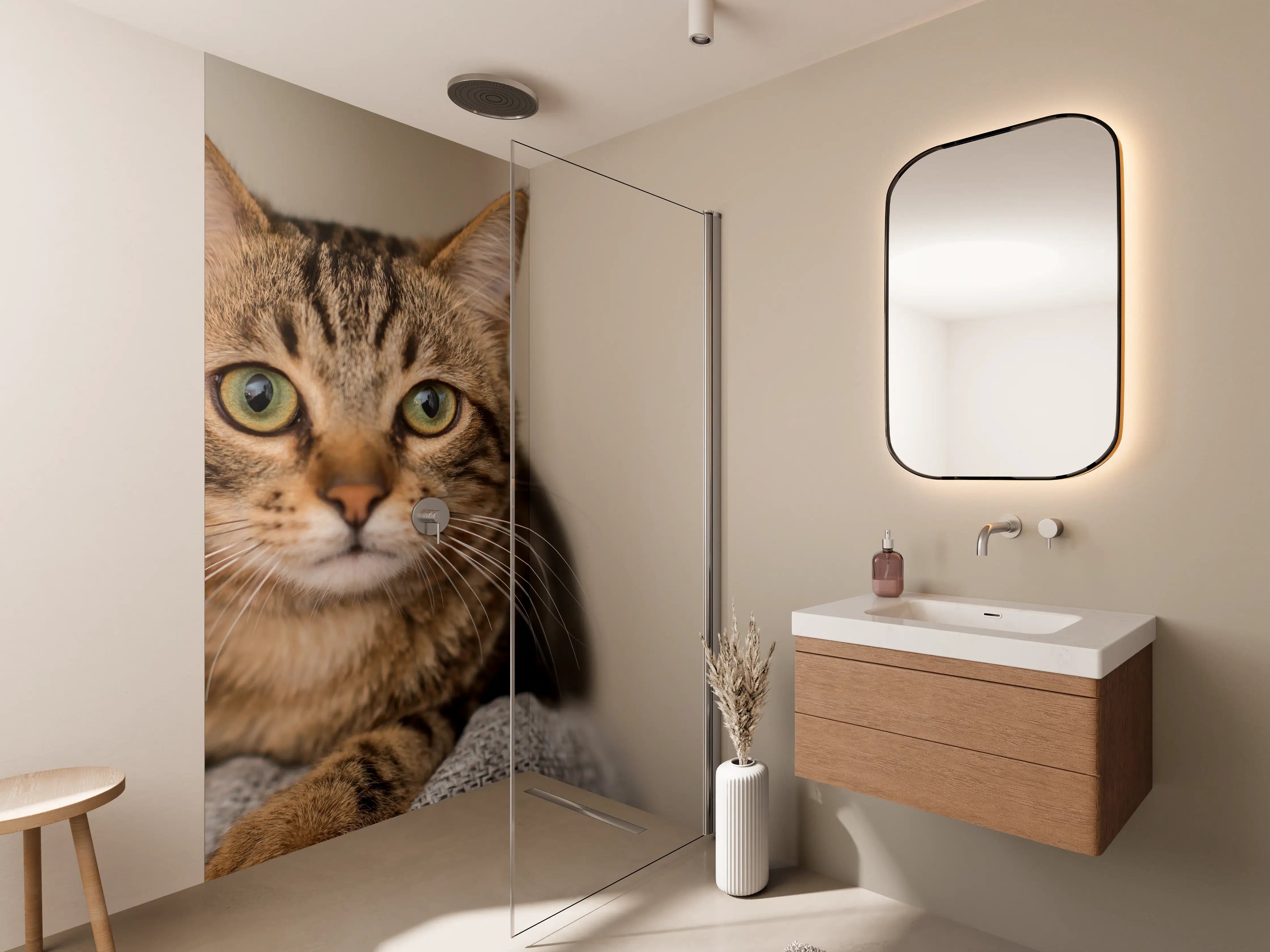 Wandverkleidung Bad - Entspannte Hauskatze in Beige-Braun