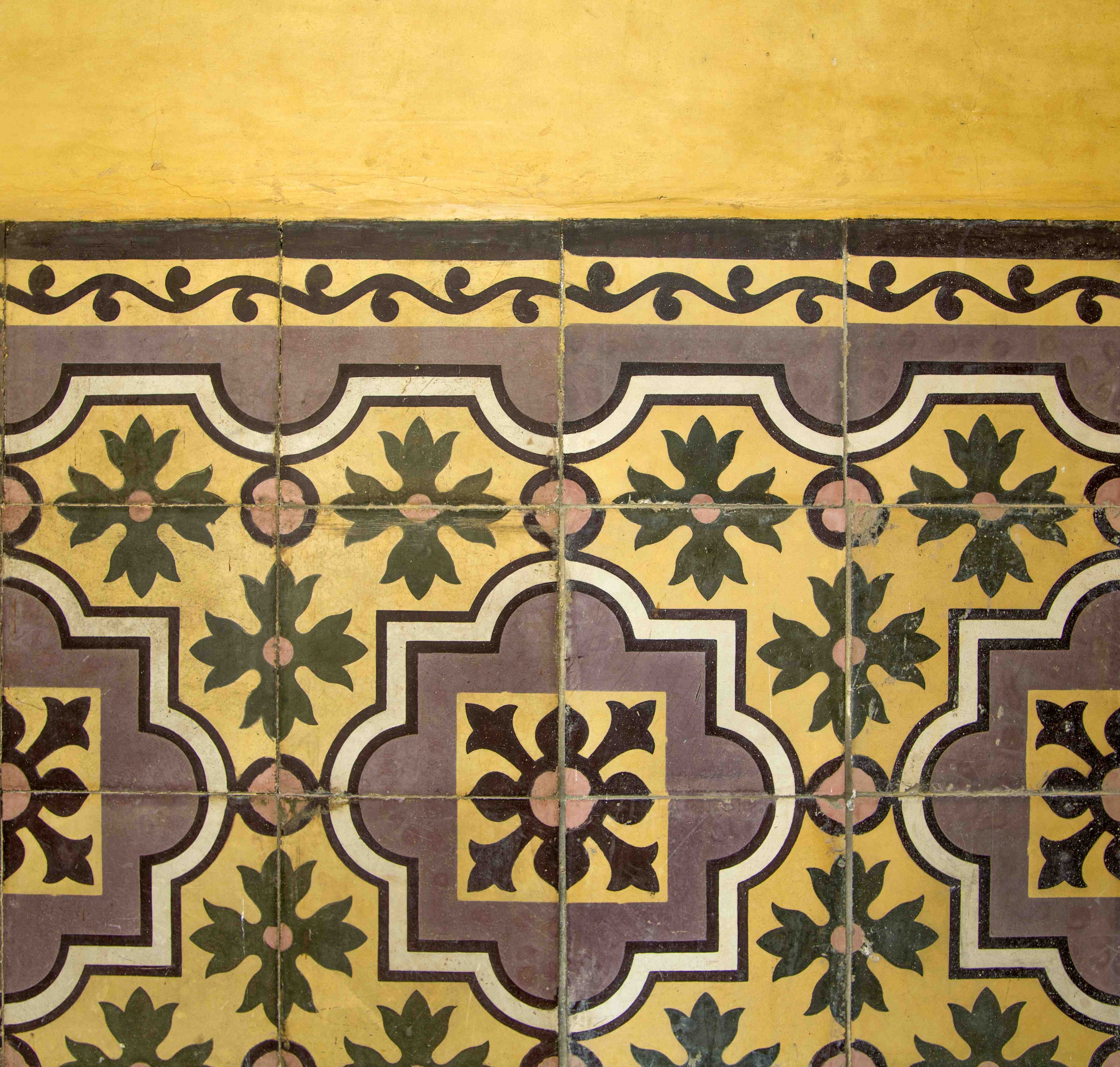 Wandverkleidung Bad-Erdige Grautöne im Fliesenmuster