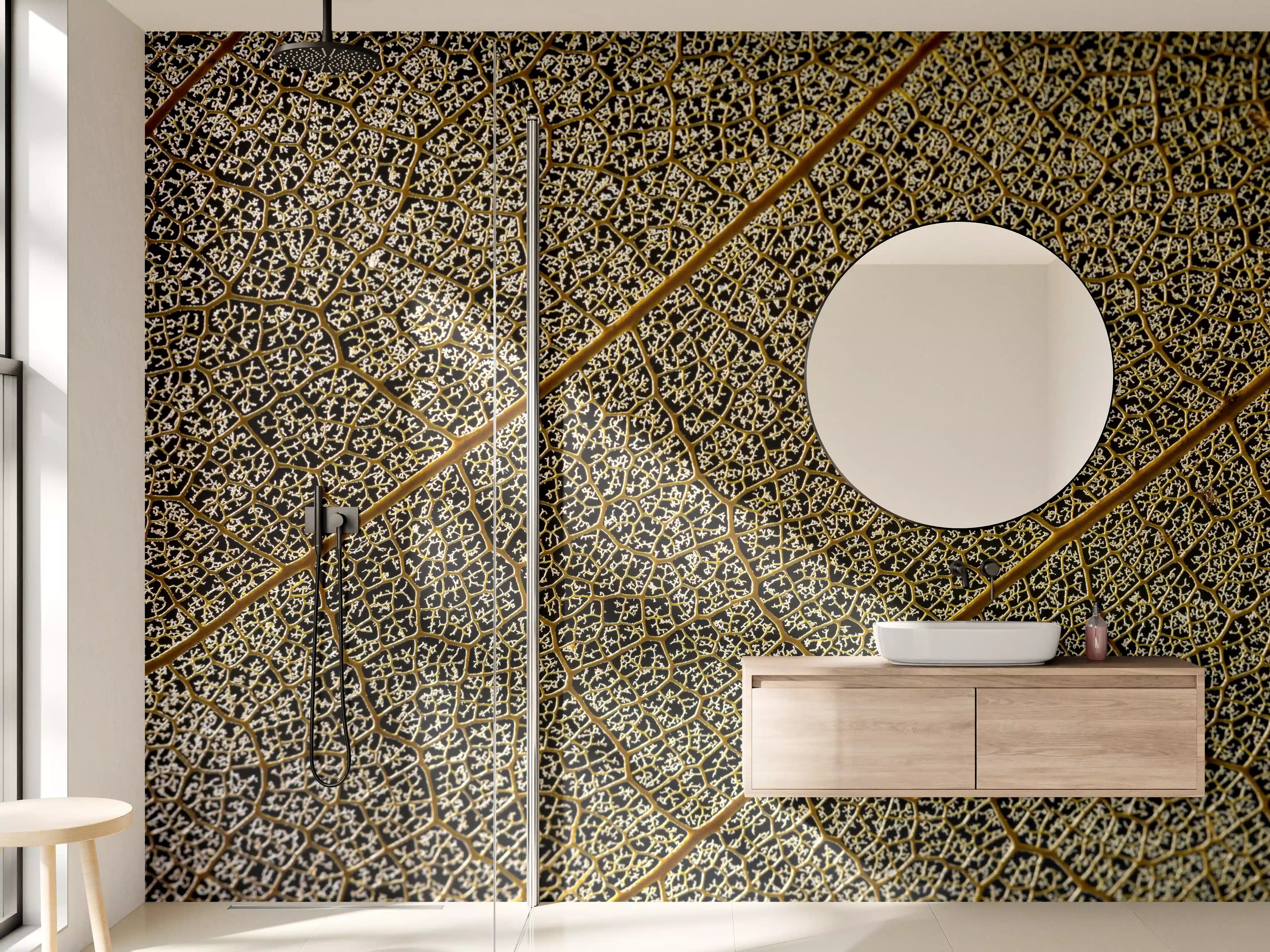 Wandverkleidung Bad - Feine Graunuancen auf hellem Blattadern-Hintergrund