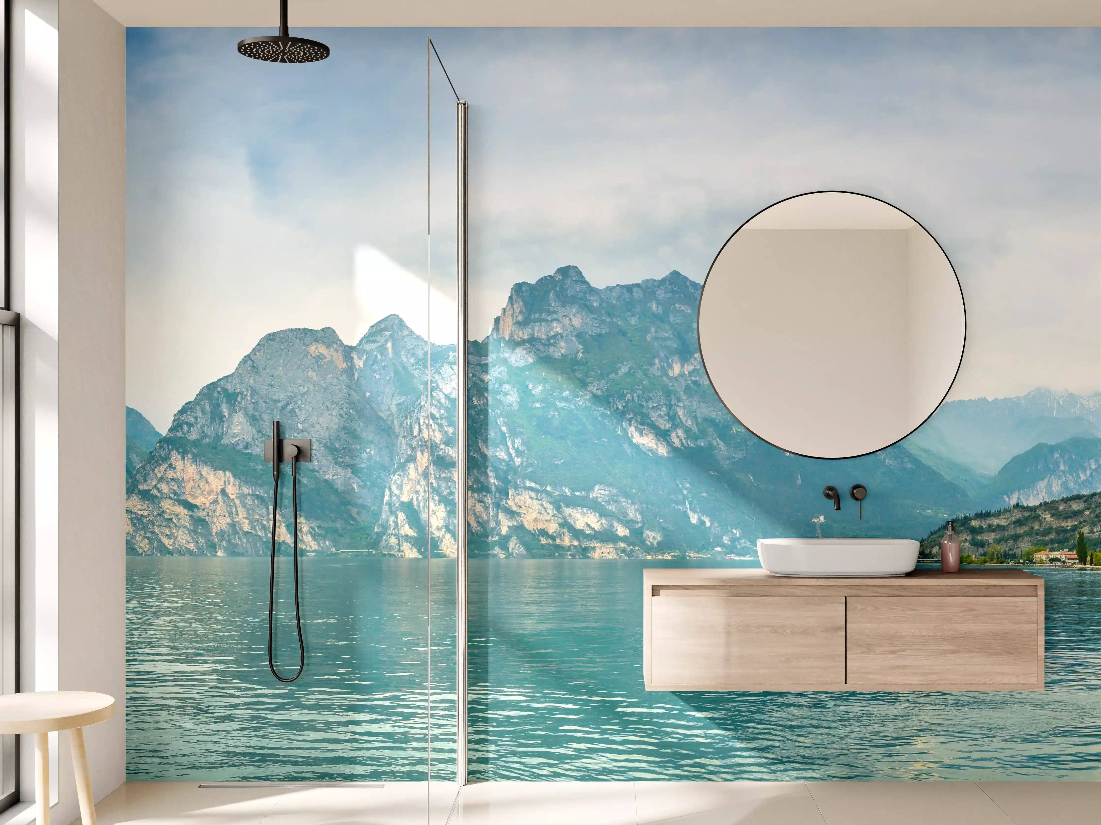 Wandverkleidung Bad - Gardasee im Farbenspiel von Himmel und Natur