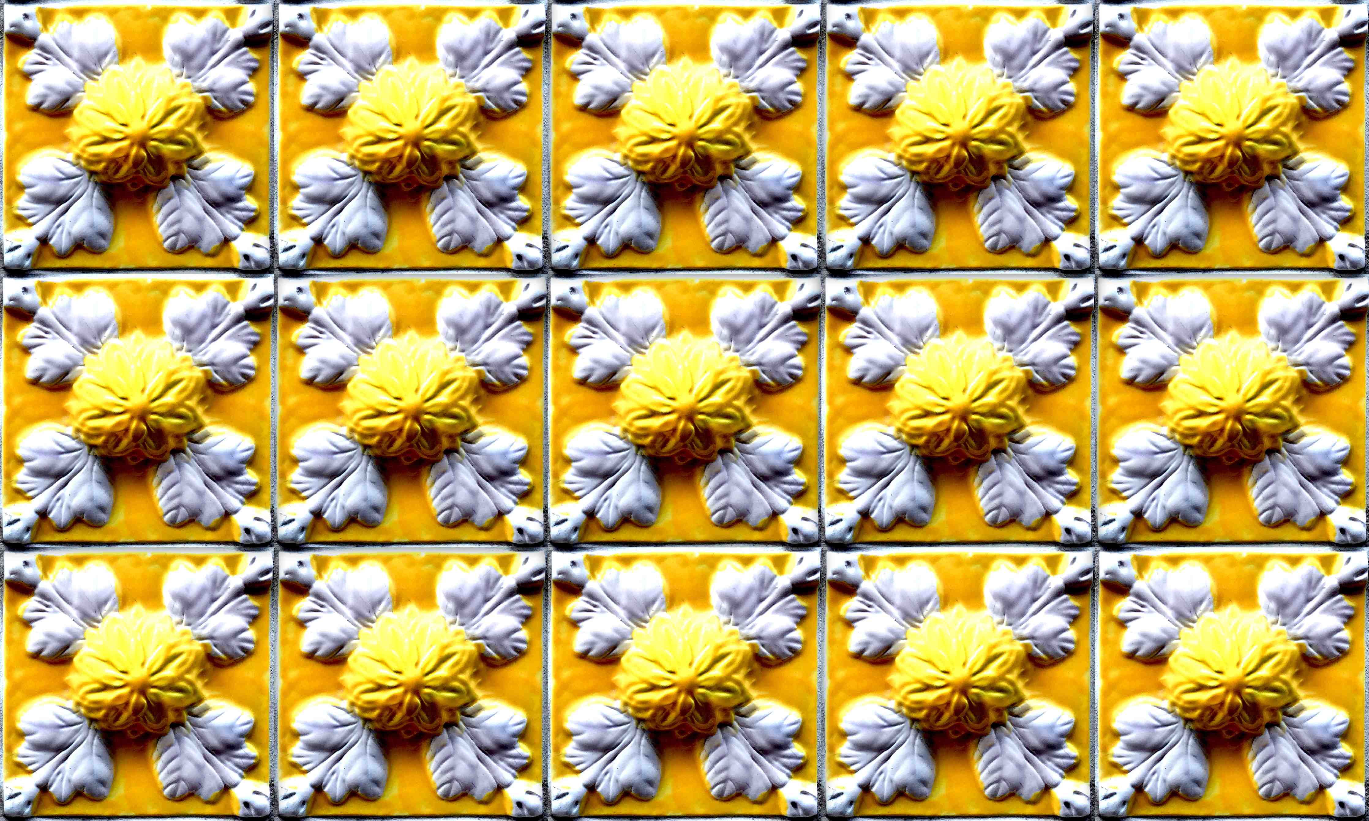 Wandverkleidung Bad-Gelbe und graue Blumenmuster-Fliese