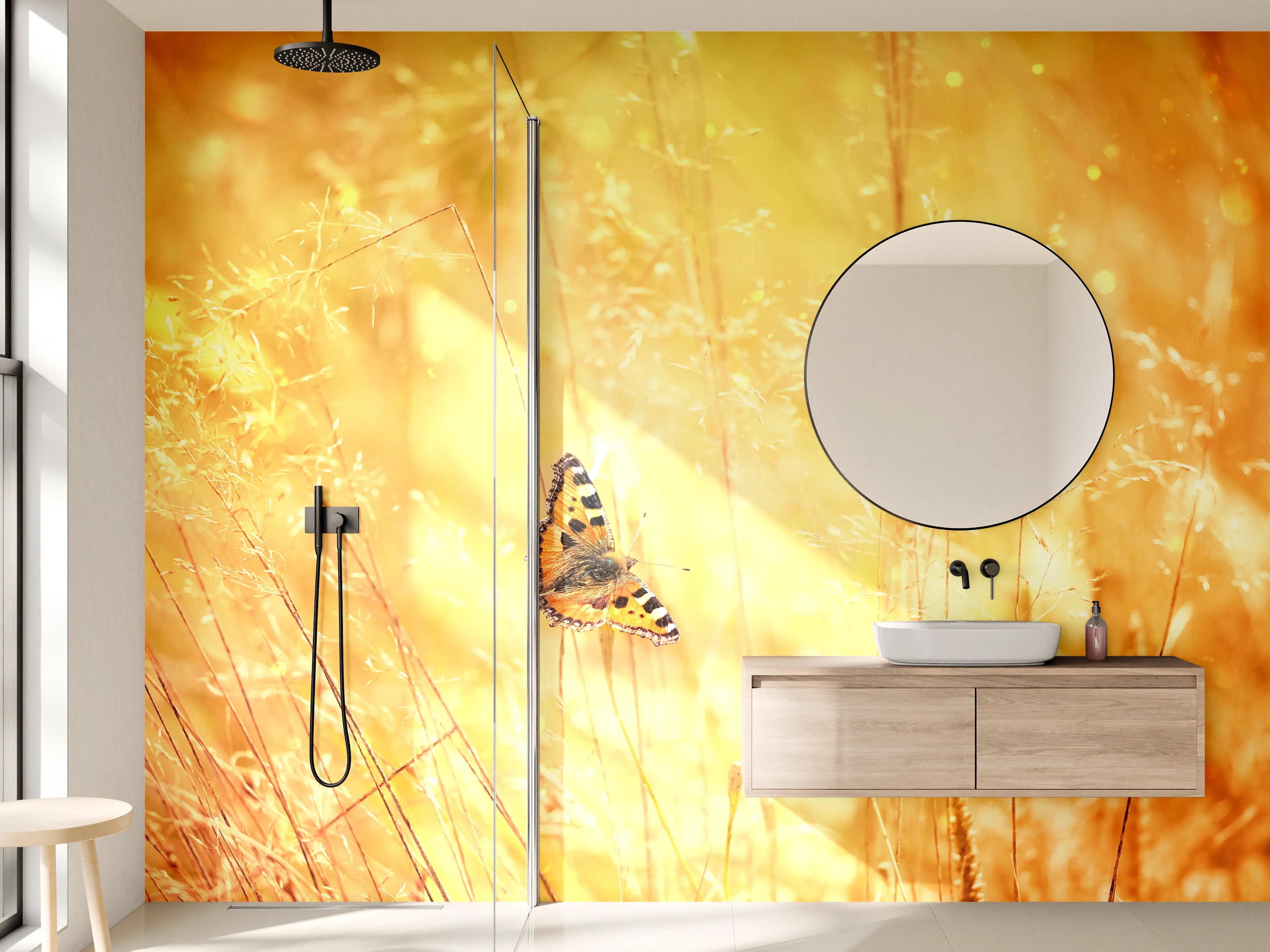Wandverkleidung Bad - Goldener Sonnenuntergang mit Schmetterling