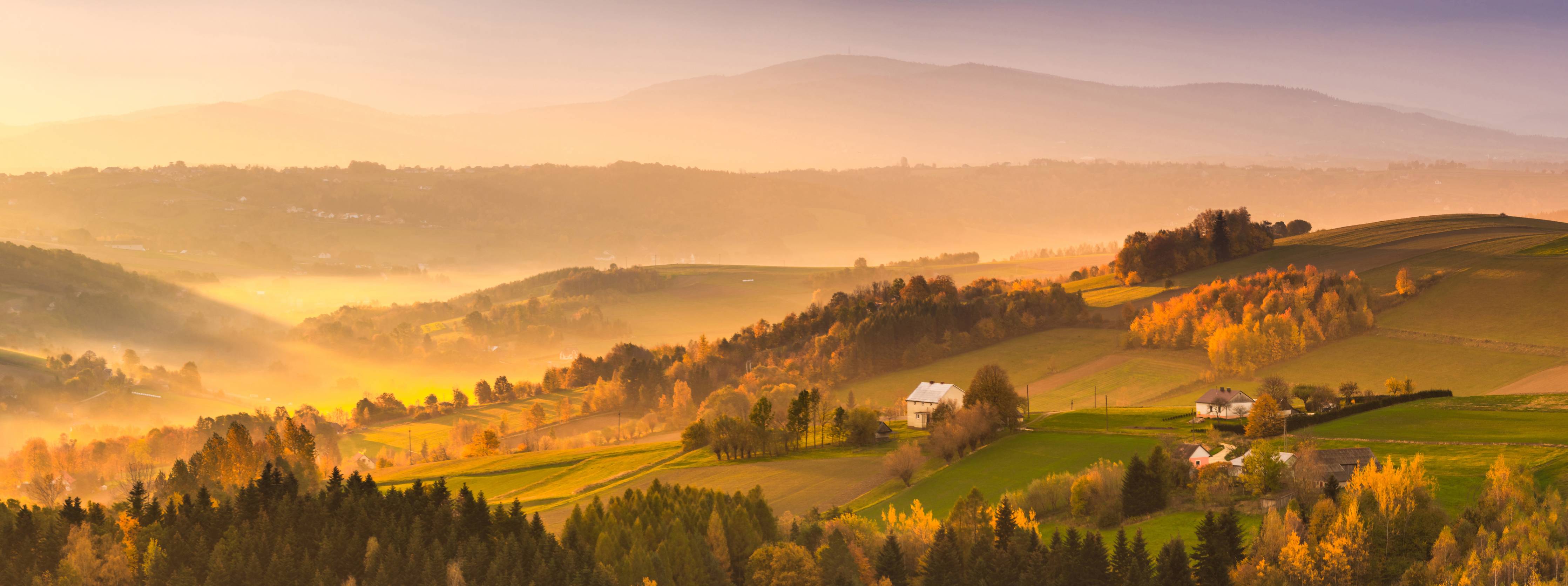 Wandverkleidung Bad-Goldenes Herbstpanorama der malerischen Landschaft
