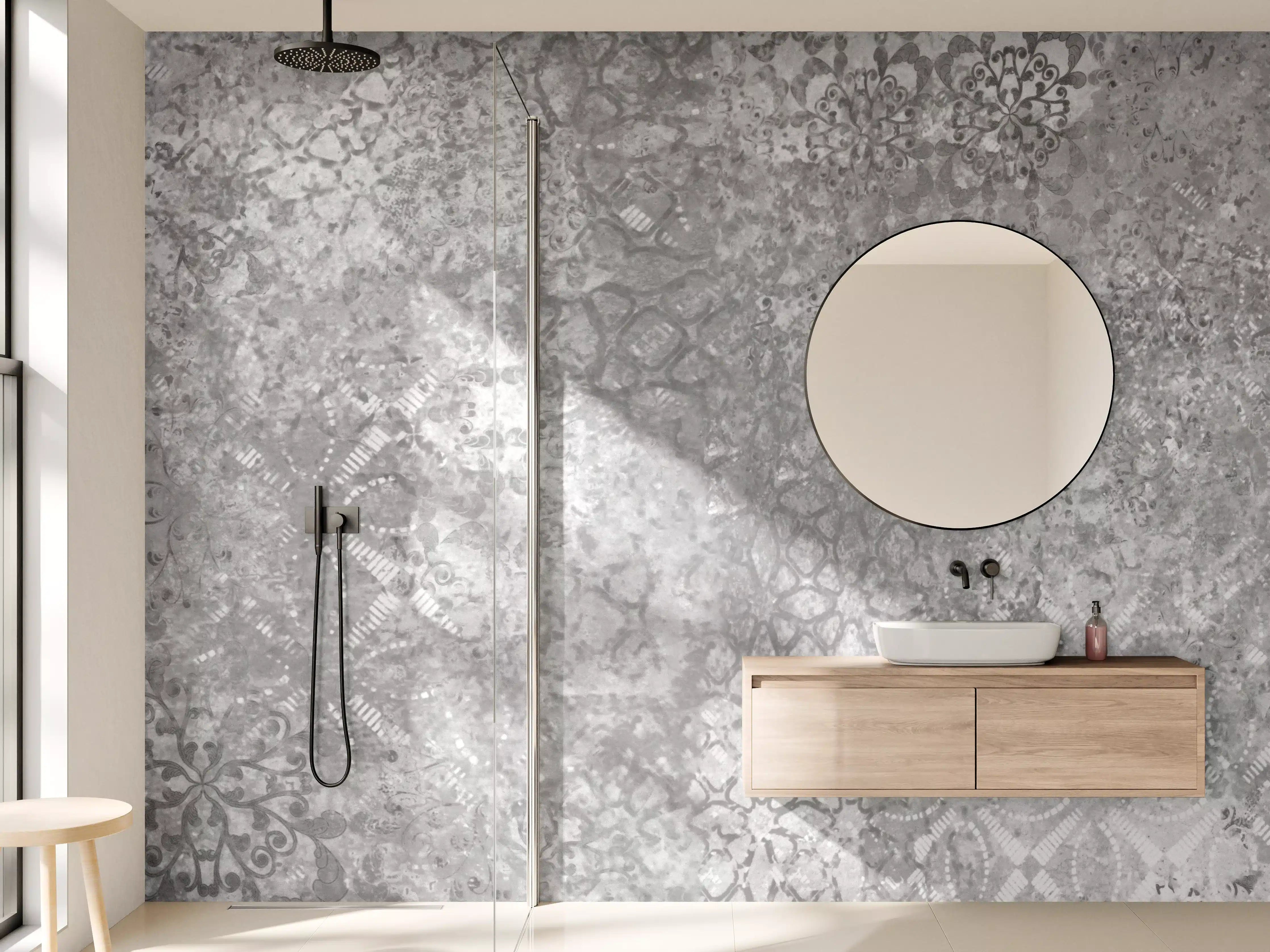 Wandverkleidung Bad - Gräuliche Patchwork Fliesen