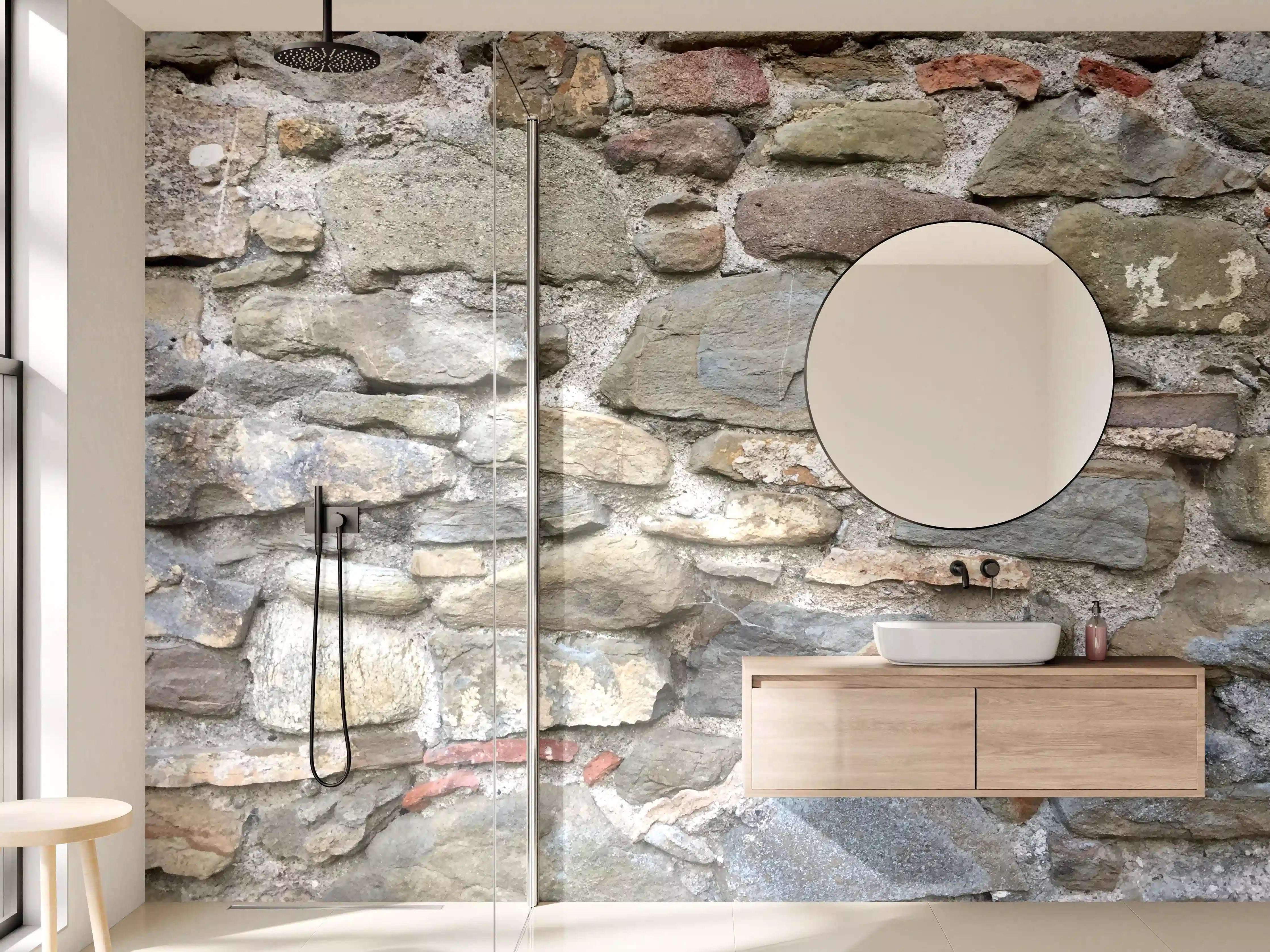 Wandverkleidung Bad - Graubeige Steinwand mit weißen Akzenten