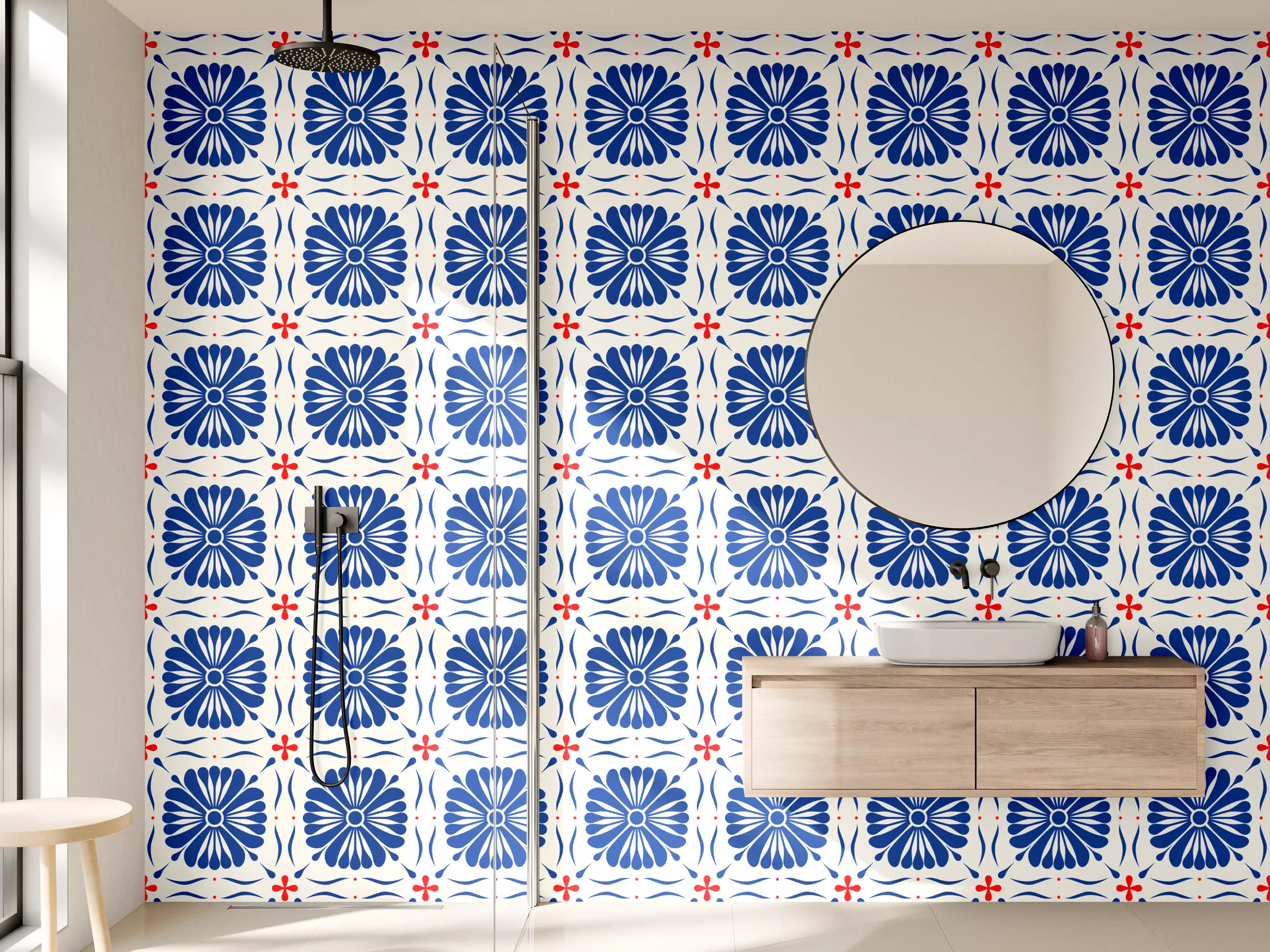 Wandverkleidung Bad - Graue Blumenfliesen in Blau-Weiß