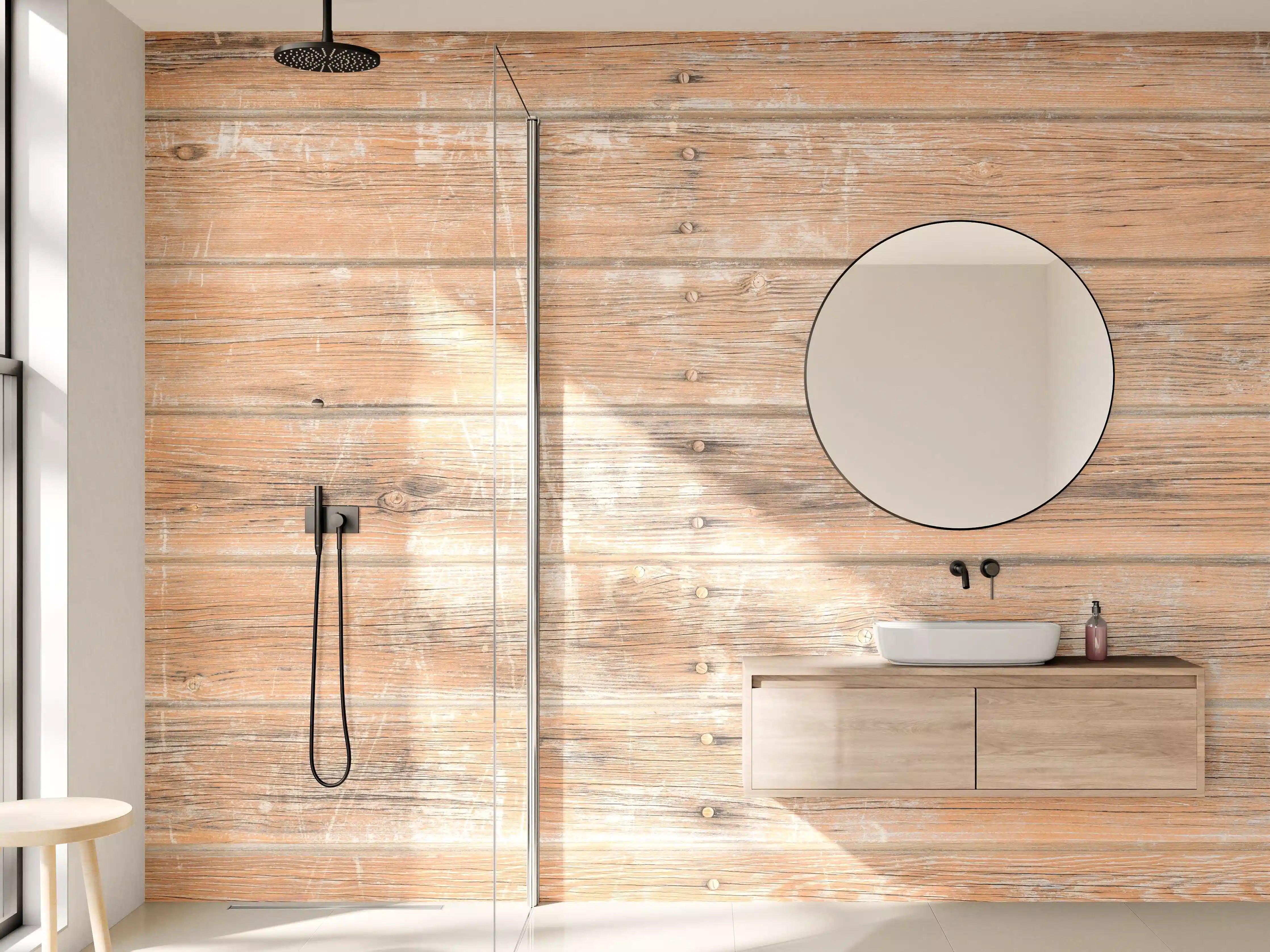 Wandverkleidung Bad - Graue Maserung auf Naturholzplatten