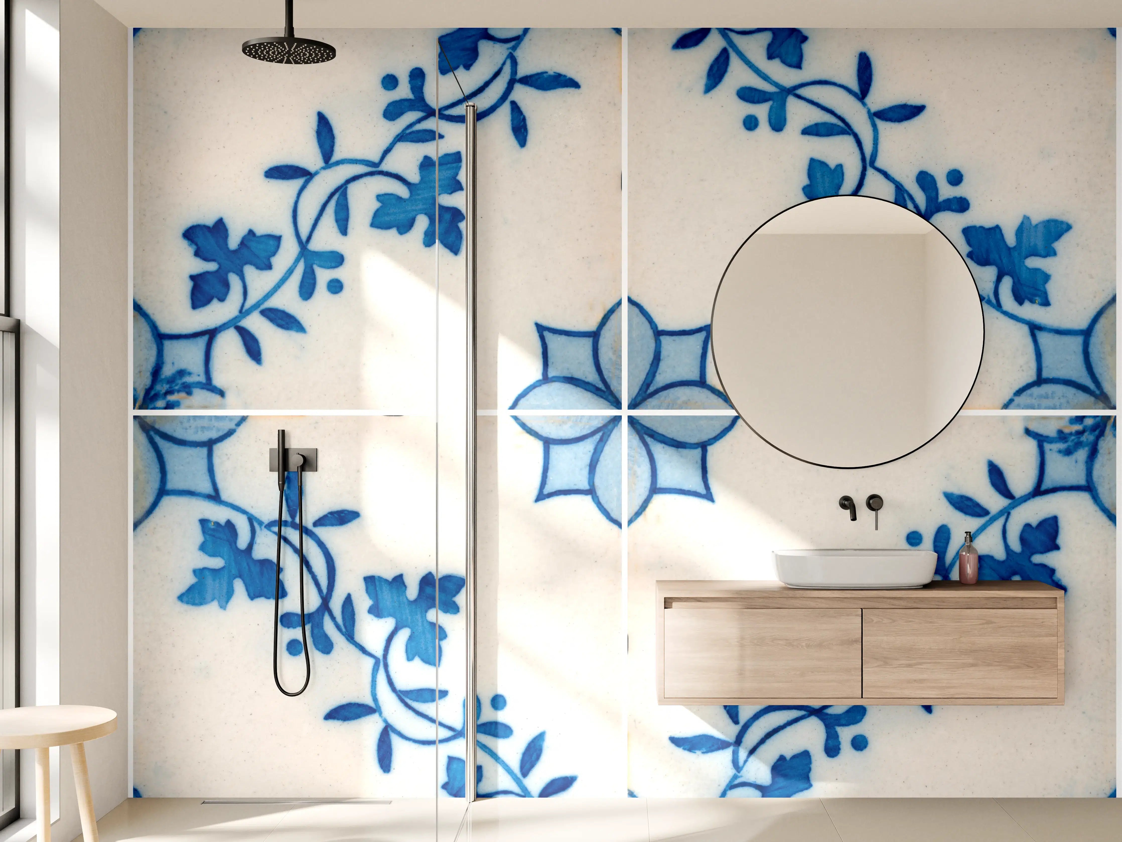 Wandverkleidung Bad - Graue floral dekorierte Fliesen