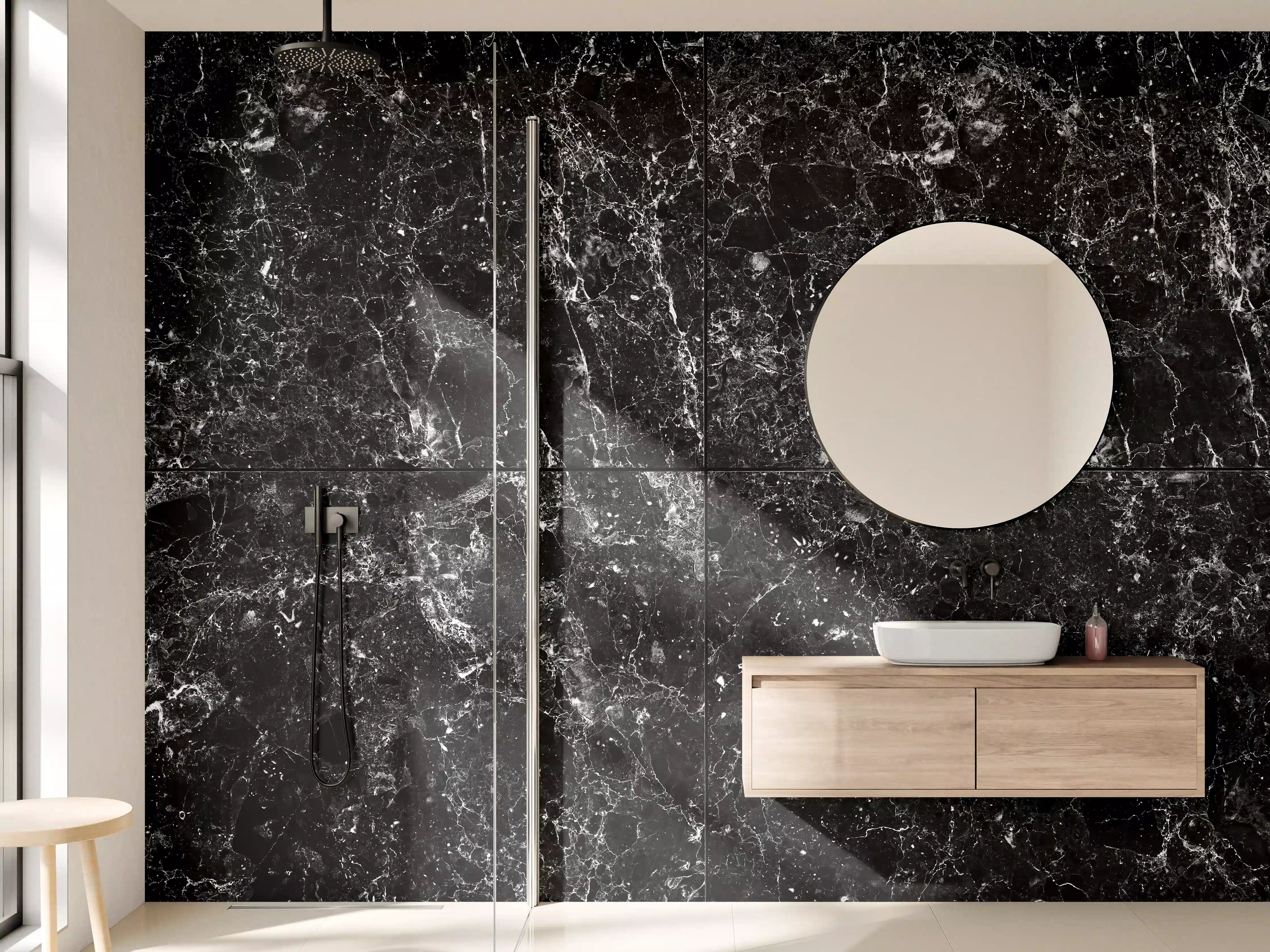 Wandverkleidung Bad - Grauer Marmor & weiße Adern