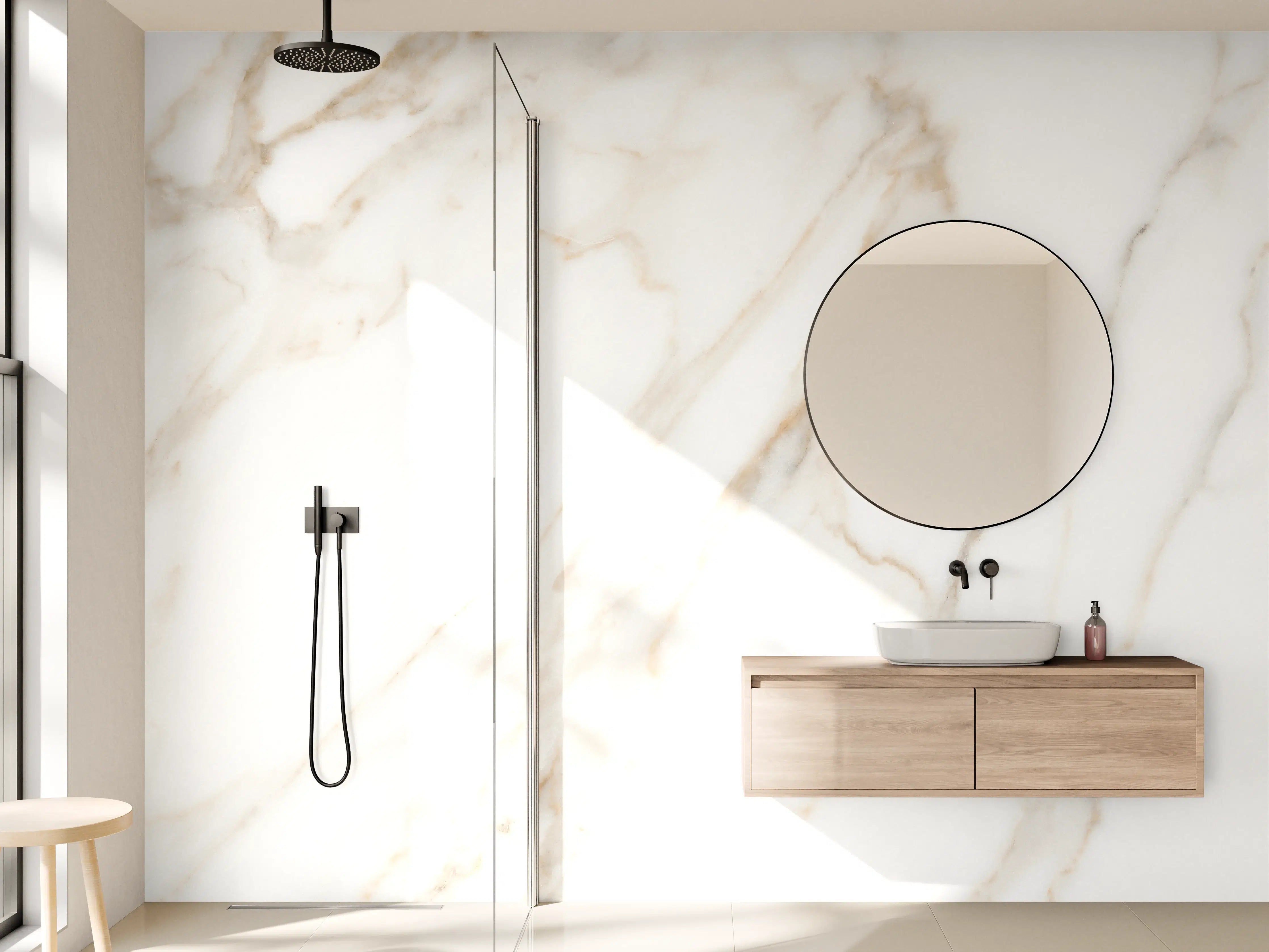 Wandverkleidung Bad - Grauer Marmor mit goldenen Nuancen