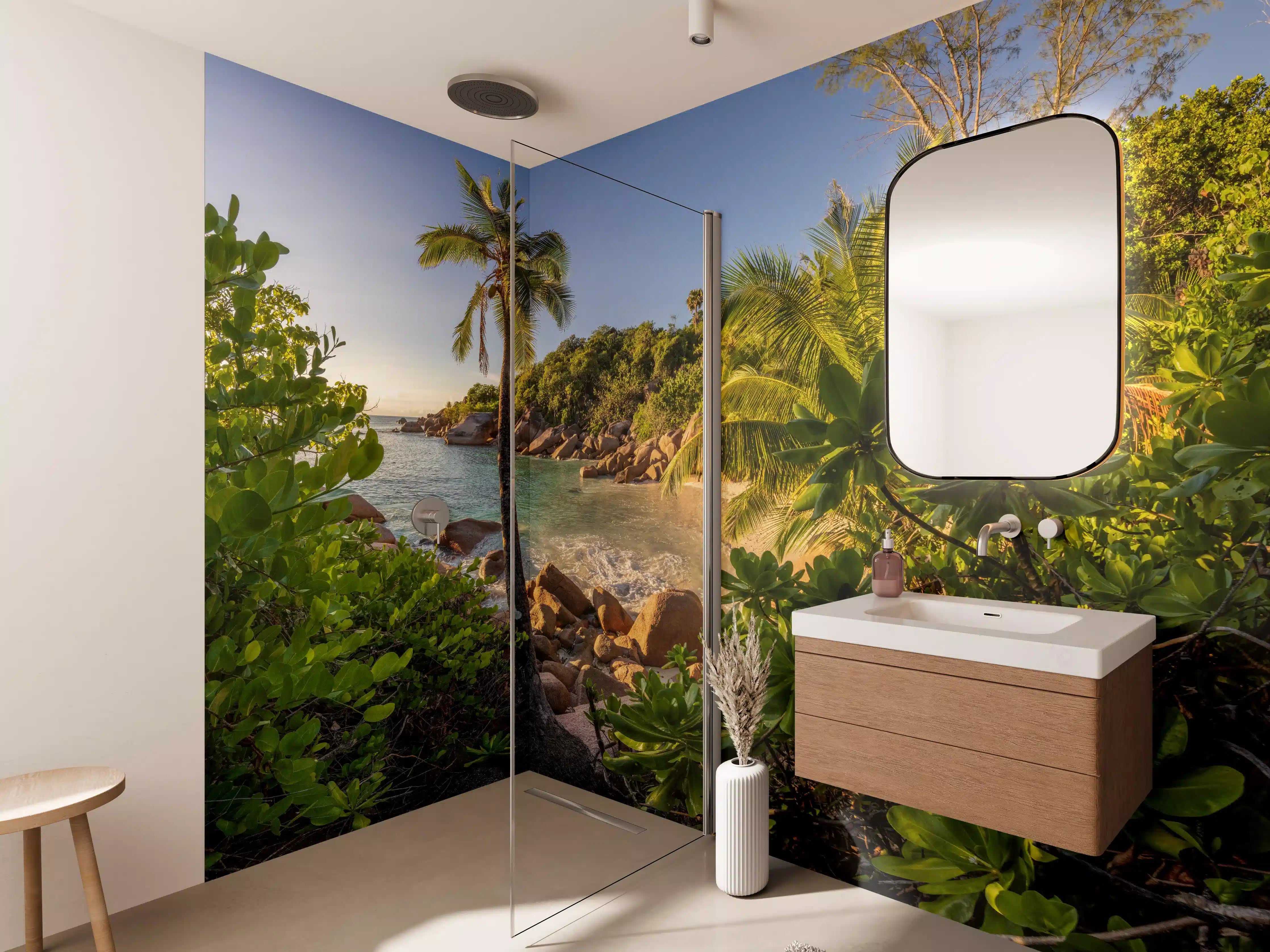 Wandverkleidung Bad - Grauer Sandstrand mit Palmen