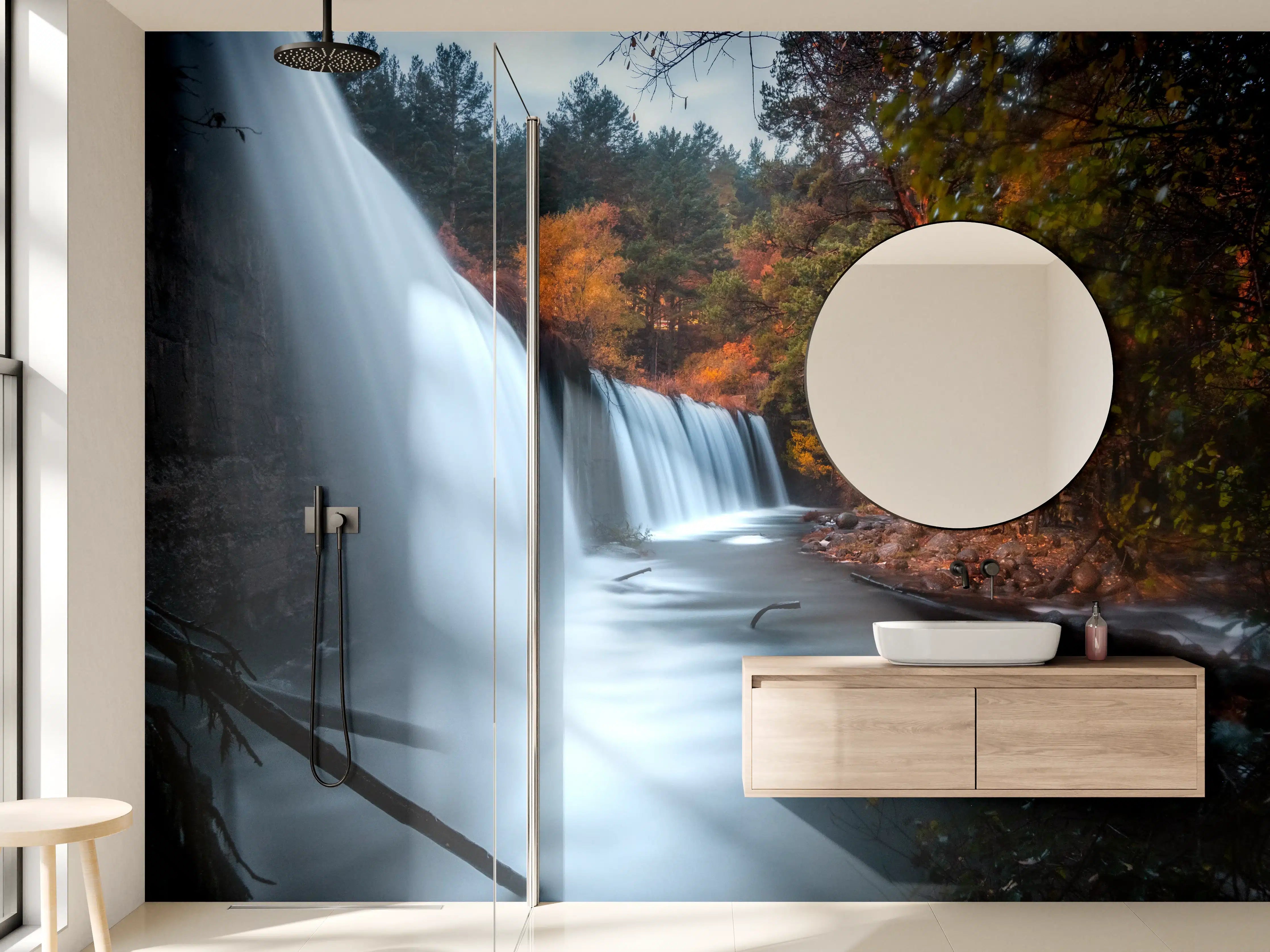 Wandverkleidung Bad - Grauer Wasserfall im Waldeslicht